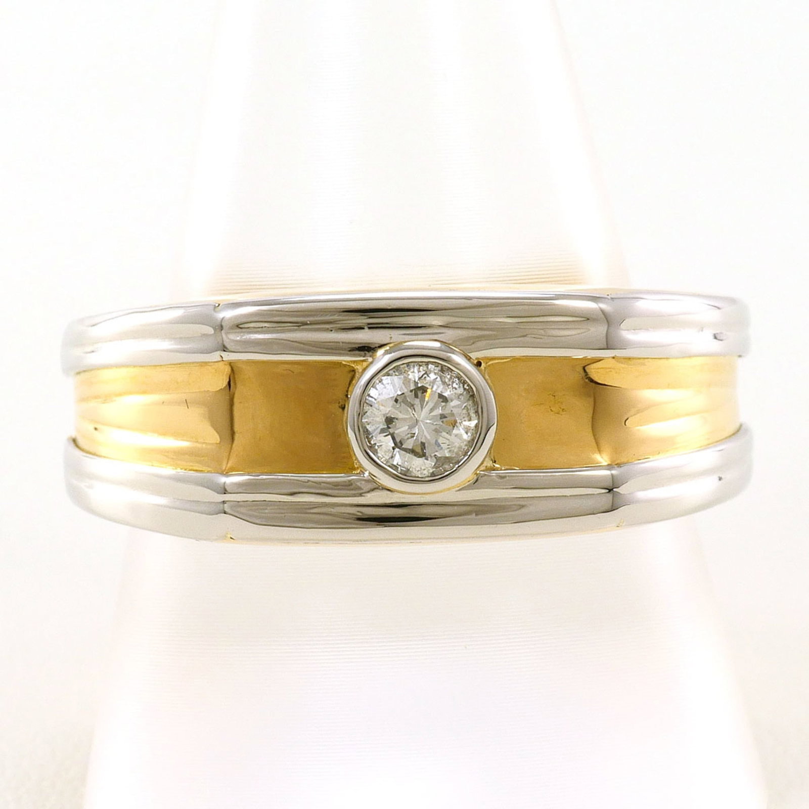 Unbranded Band Ring White Gold Yellow Gold (20K): Unbranded Band Ring White Gold Yellow Gold (20K) This unbranded band ring features 20K white gold and yellow gold, combining two classic metal options in one elegant piece. The ring boasts a diamond s