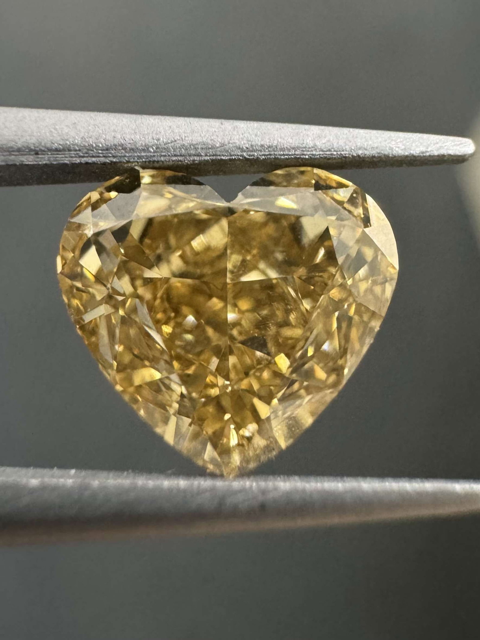 GIA Heart 1.26ct Fancy Brown Yellow VVS1 - Loose Natural Diamond: GIA Heart 1.26ct Fancy Brown Yellow VVS1 - Loose Natural Diamond GIA-certified, this loose natural diamond boasts an exceptional Fancy Brown Yellow color and VVS1 clarity. With its EX polish and VG sy