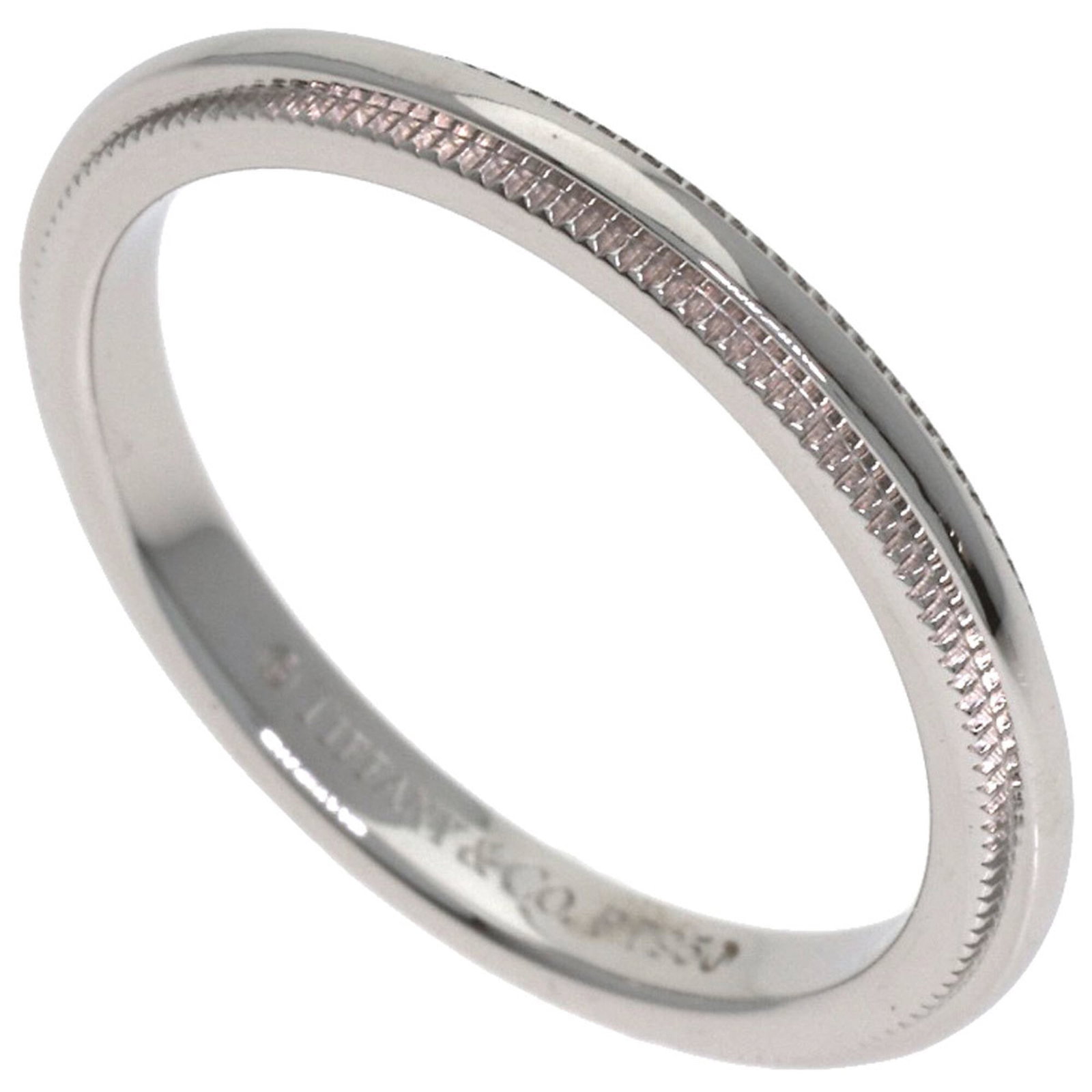 Ring platinum band 950 Tiffany: Ring platinum band 950 Tiffany Platinum band ring from Tiffany, crafted in 950 platinum and featuring a classic design. This elegant ring boasts a US size 3.5 fit, making it perfect for those seeking 