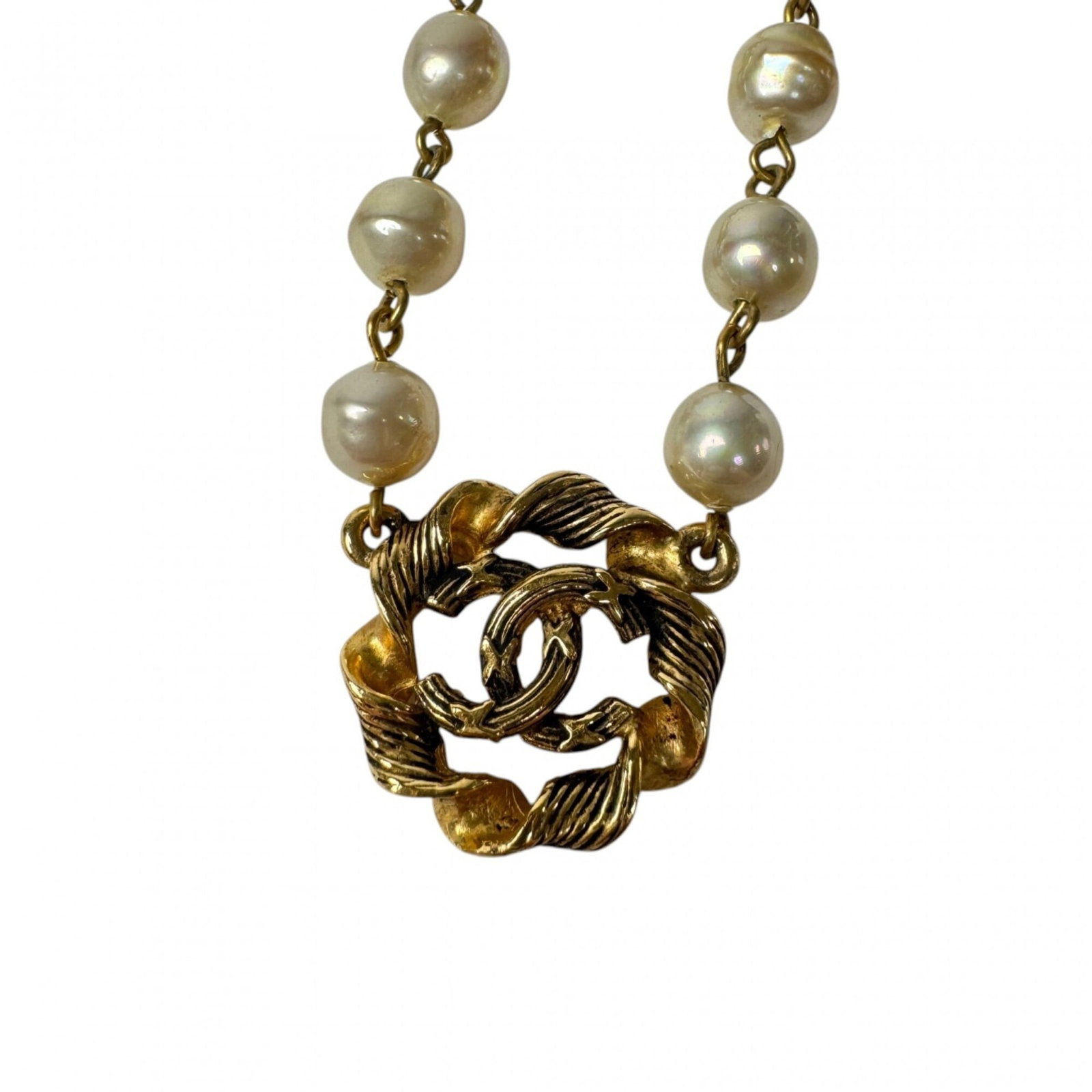 Chanel Coco Mark Pearl Necklace 3647 (Women'S): Chanel Coco Mark Pearl Necklace 3647 (Women'S) Chanel's Coco Mark Pearl Necklace features gold plating and measures 41 cm in circumference, with a pendant size of 23mm. This necklace boasts a classic 
