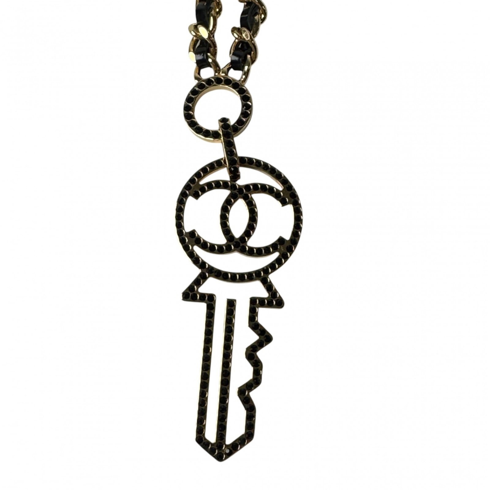 Chanel Coco Mark Key Motif Necklace B17A For Women: Chanel Coco Mark Key Motif Necklace B17A For Women The Chanel Coco Mark Key Motif Necklace B17A For Women features a striking black and gold design, with a pendant measuring 100mm x 30mm. This elegant