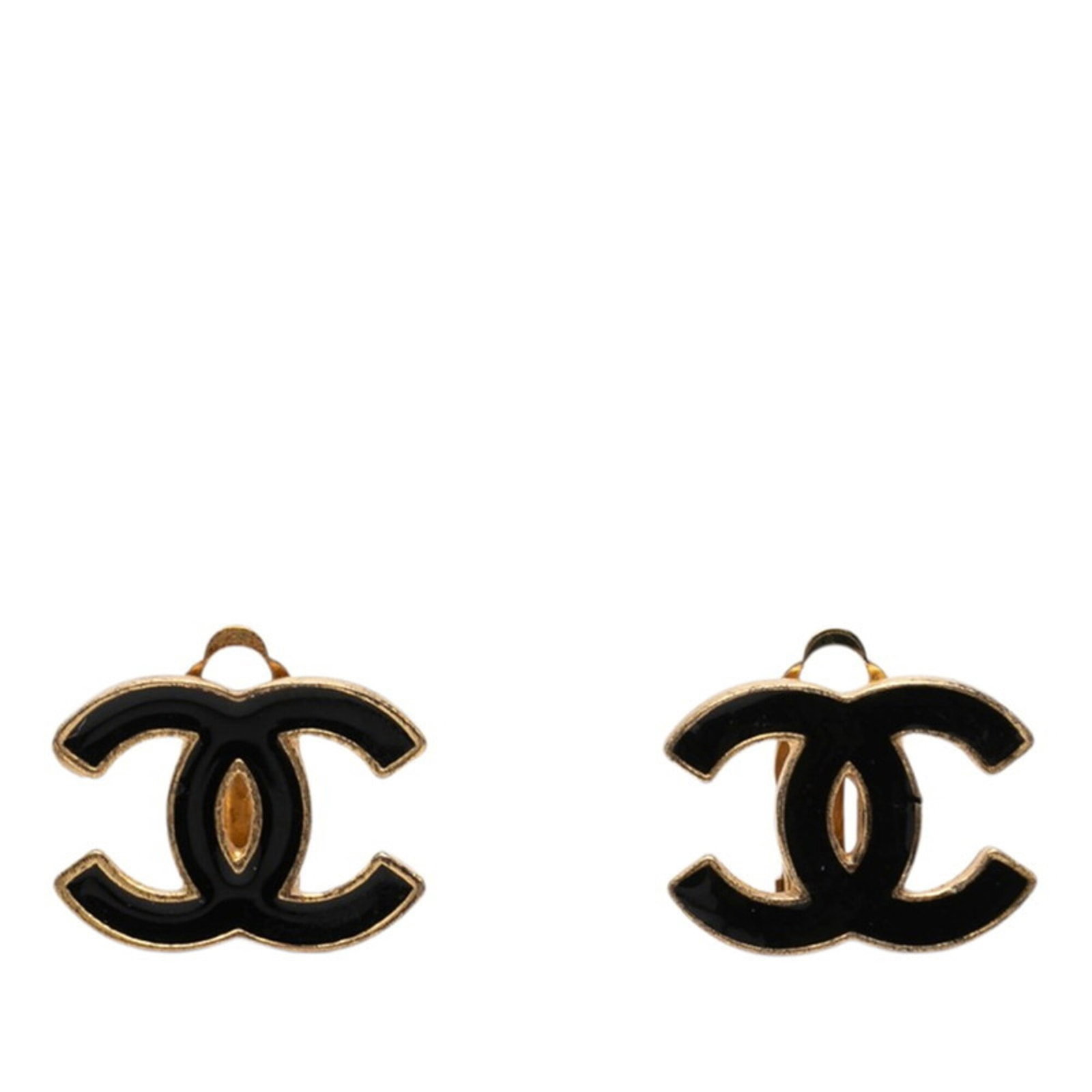 Chanel clip earrings: Chanel clip earrings Black and gold Chanel clip earrings with precise measurements, made from materials that fit within the specified dimensions. The sleek design showcases a classic style, characteri