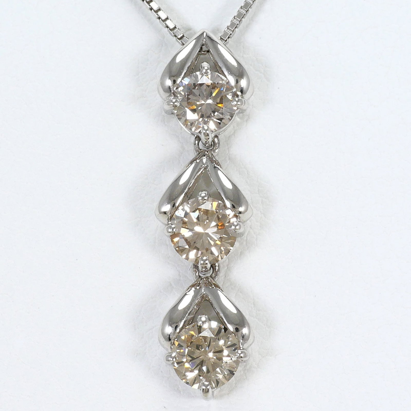Pt900 Platinum/ Pt850 Necklace With Brown Diamond 1.00Ct Card Total Weight 3.9G 40Cm Jewelry: Pt900 Platinum/ Pt850 Necklace With Brown Diamond 1.00Ct Card Total Weight 3.9G 40Cm Jewelry Platinum/ Pt900 Necklace With Brown Diamond 1.00Ct Card Total Weight 3.9G 40Cm Jewelry.This platinum neckla