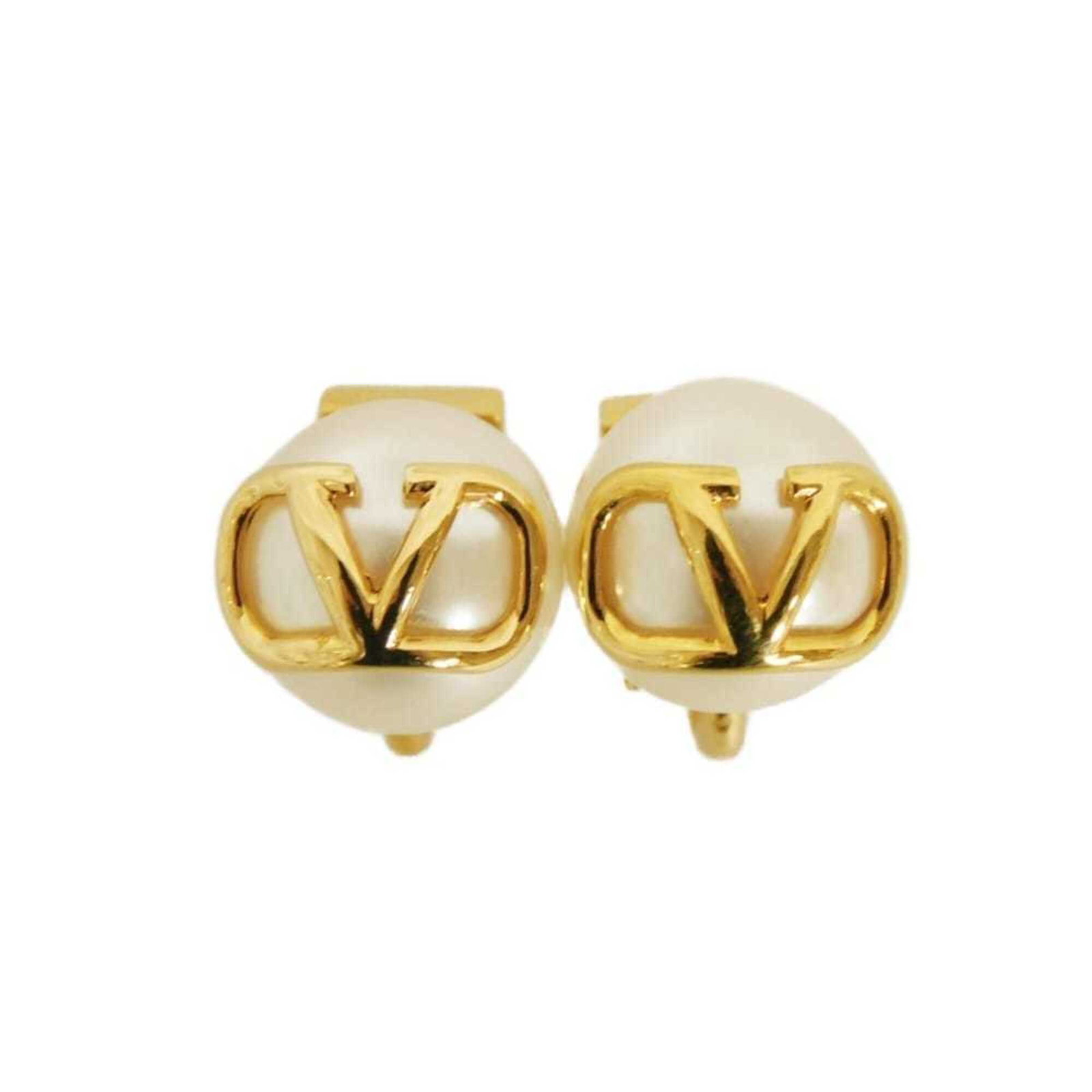 Valentino Clip Earrings Artificial Pearl: Valentino Clip Earrings Artificial Pearl Artificial pearls in cream and white hues add a touch of elegance to these Valentino clip earrings, crafted with precision. Measuring 14mm x 14mm, they