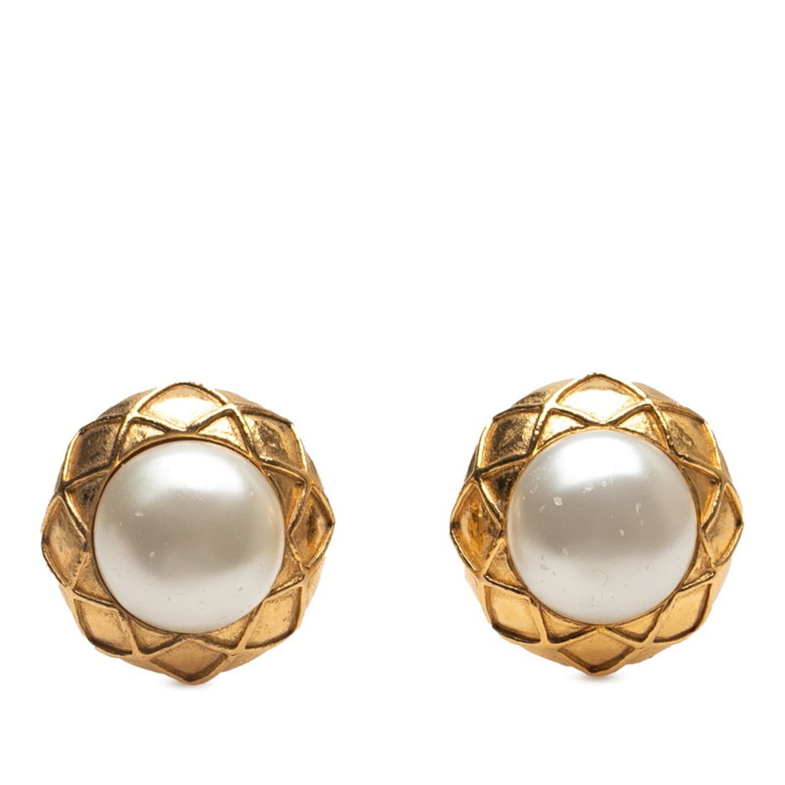 Clip earrings gold plating pearl artificial Chanel: Clip earrings gold plating pearl artificial Chanel Clip earrings with gold plating and artificial pearl details, inspired by the iconic Chanel style. Made from high-quality materials, these clip earri