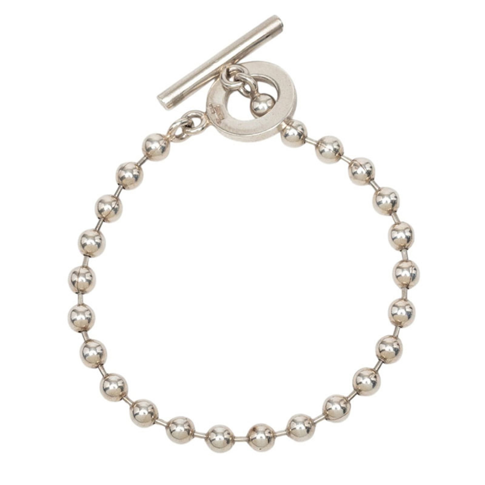 Charm Gucci Silver 925 Bracelet: Charm Gucci Silver 925 Bracelet Silver 925 Charm Gucci Bracelet, measuring 17.5cm in length, features a sleek and modern design with the iconic Gucci brand. This charm bracelet showcases a silver fini