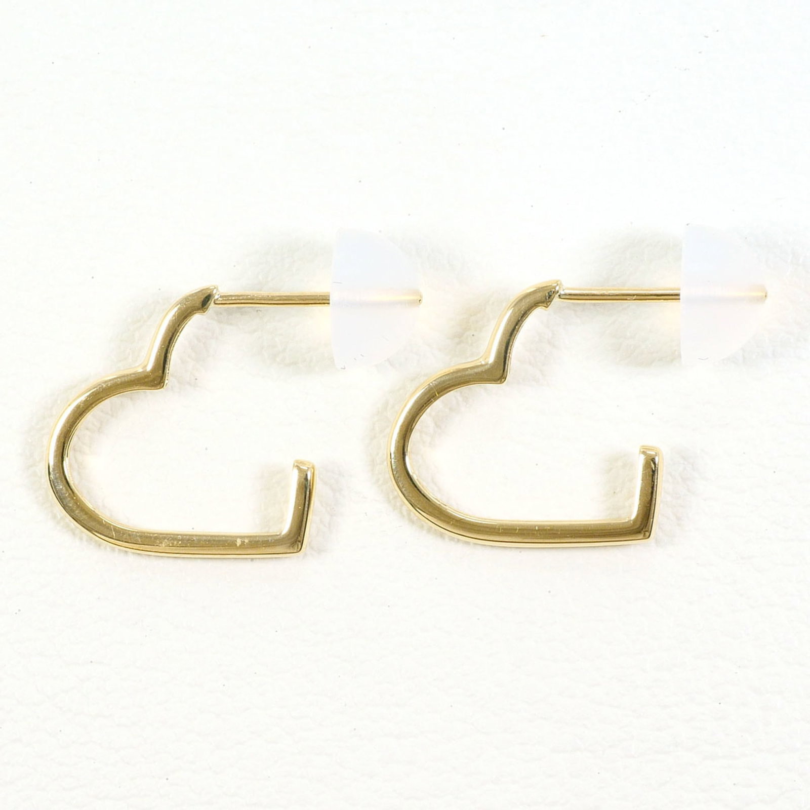 Unbranded Half Hoop Earrings Yellow Gold (10K): Unbranded Half Hoop Earrings Yellow Gold (10K) Yellow gold (10K) half hoop earrings with a delicate, understated design. Made from high-quality 10K yellow gold, these earrings are crafted to provide