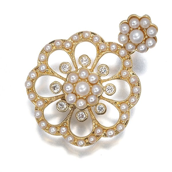 Victorian'S Gate Pendant Freshwater Seed Pearls Diamond Flower 18K Yg: Victorian'S Gate Pendant Freshwater Seed Pearls Diamond Flower 18K Yg Yellow Gold Pendant Features Freshwater Seed Pearls and Diamond. This 18k yellow gold pendant showcases a delicate design with fre