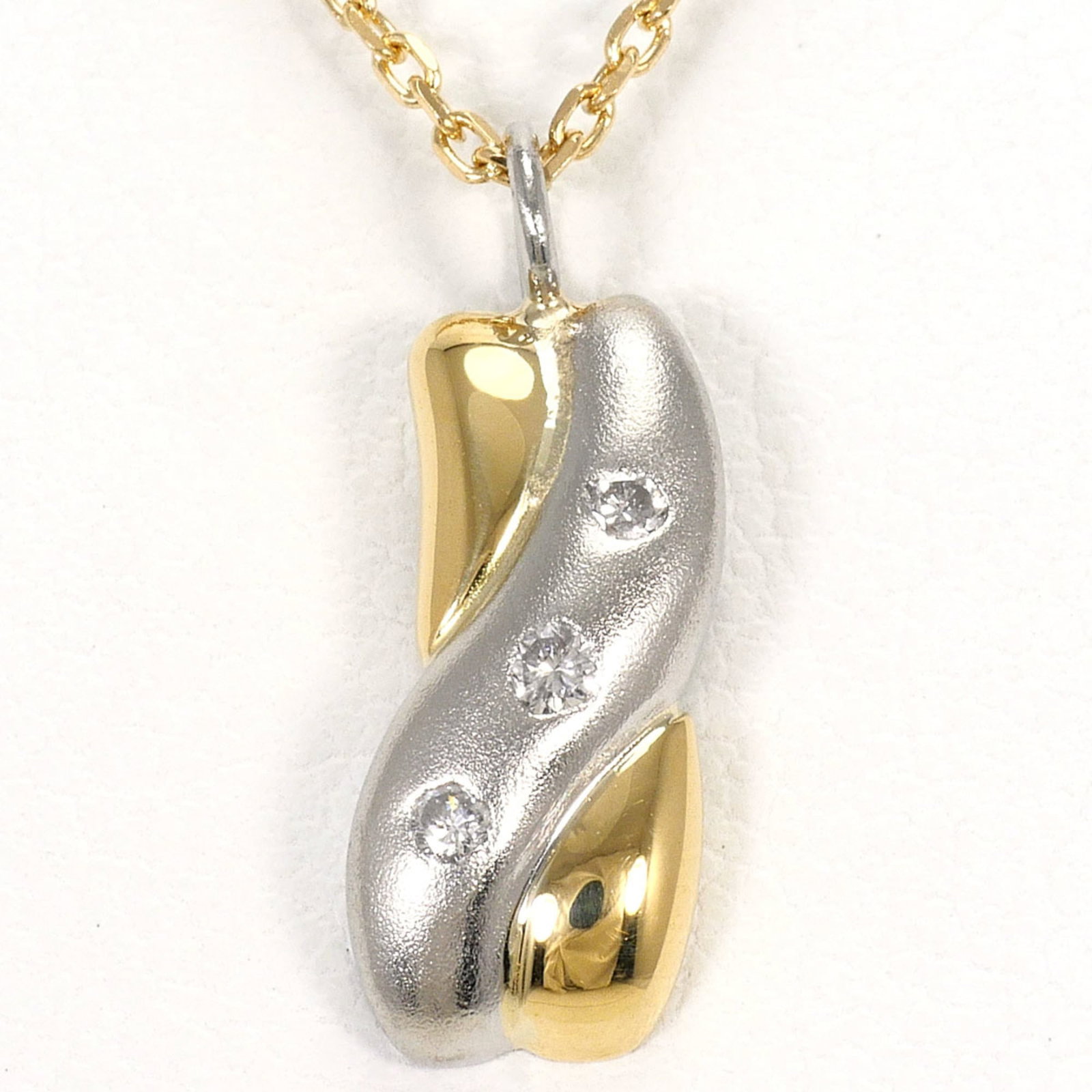 Pt850 Platinum 18K Yellow Gold Necklace With 0.04Ct Diamond Total Weight 3.0G 39Cm Length Jewelry: Pt850 Platinum 18K Yellow Gold Necklace With 0.04Ct Diamond Total Weight 3.0G 39Cm Length Jewelry Platinum 18K Yellow Gold Necklace with 0.04ct Diamond Total Weight 3.0G, featuring a total weight of 3