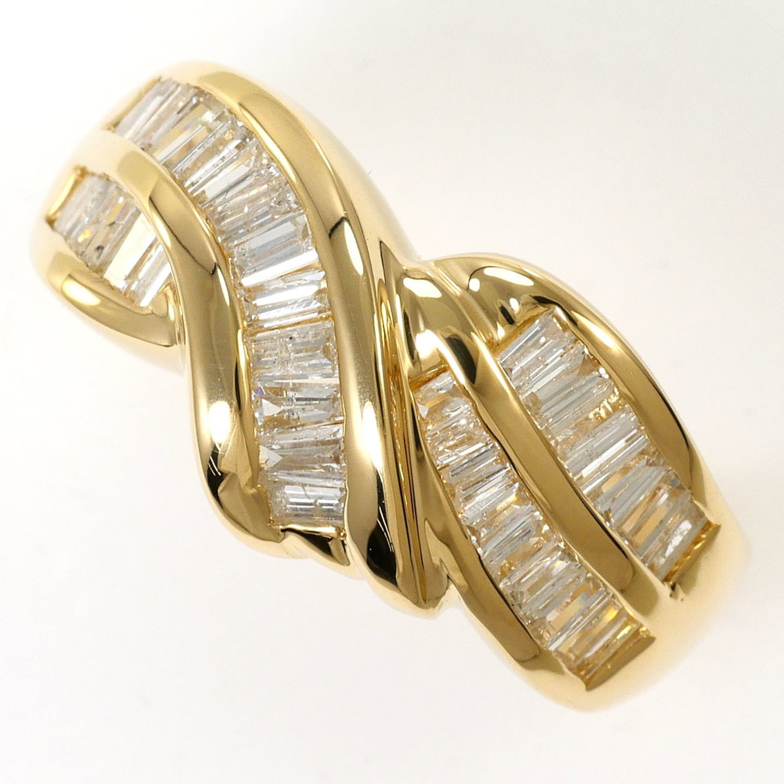 Yellow gold band ring unbranded: Yellow gold band ring unbranded Yellow gold band ring with a 0.92ct diamond, available in US size 5.5 and featuring a 10mm width. This 18K yellow gold ring weighs 5.8g and boasts a classic design.