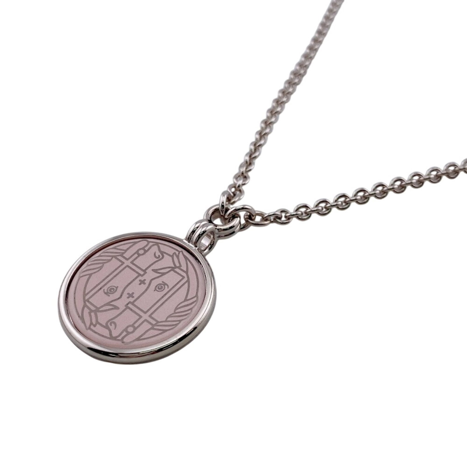 Hermes Medallion Quadrire Necklace Chain Silver: Hermes Medallion Quadrire Necklace Chain Silver Silver Medallion Quadrire Necklace Chain from Hermes, featuring a sleek and sophisticated design with intricate details. This elegant chain measures