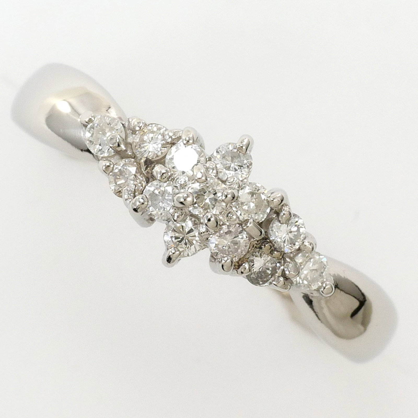Unbranded Band Ring Platinum 850: Unbranded Band Ring Platinum 850 Platinum 850 band ring features a diamond stone weighing 0.19 carats, set in a platinum metal band with a US size 4 fit and width of 6mm. This unbranded piece showcase