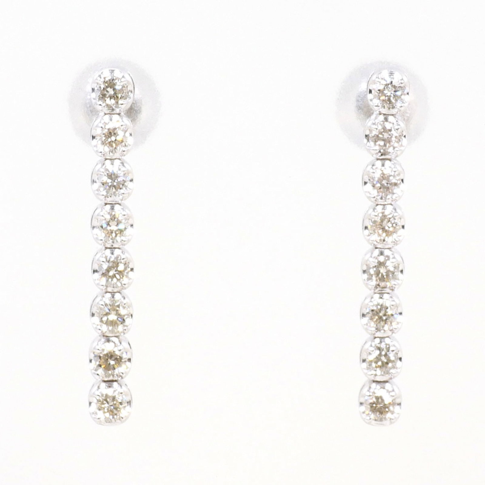 White Gold 18K Unbranded Drop Earrings: White Gold 18K Unbranded Drop Earrings White gold (18K) drop earrings with a diamond stone, weighing 0.25 carats and 1.2g / 0.04oz, crafted from high-quality white gold metal. The elegant design