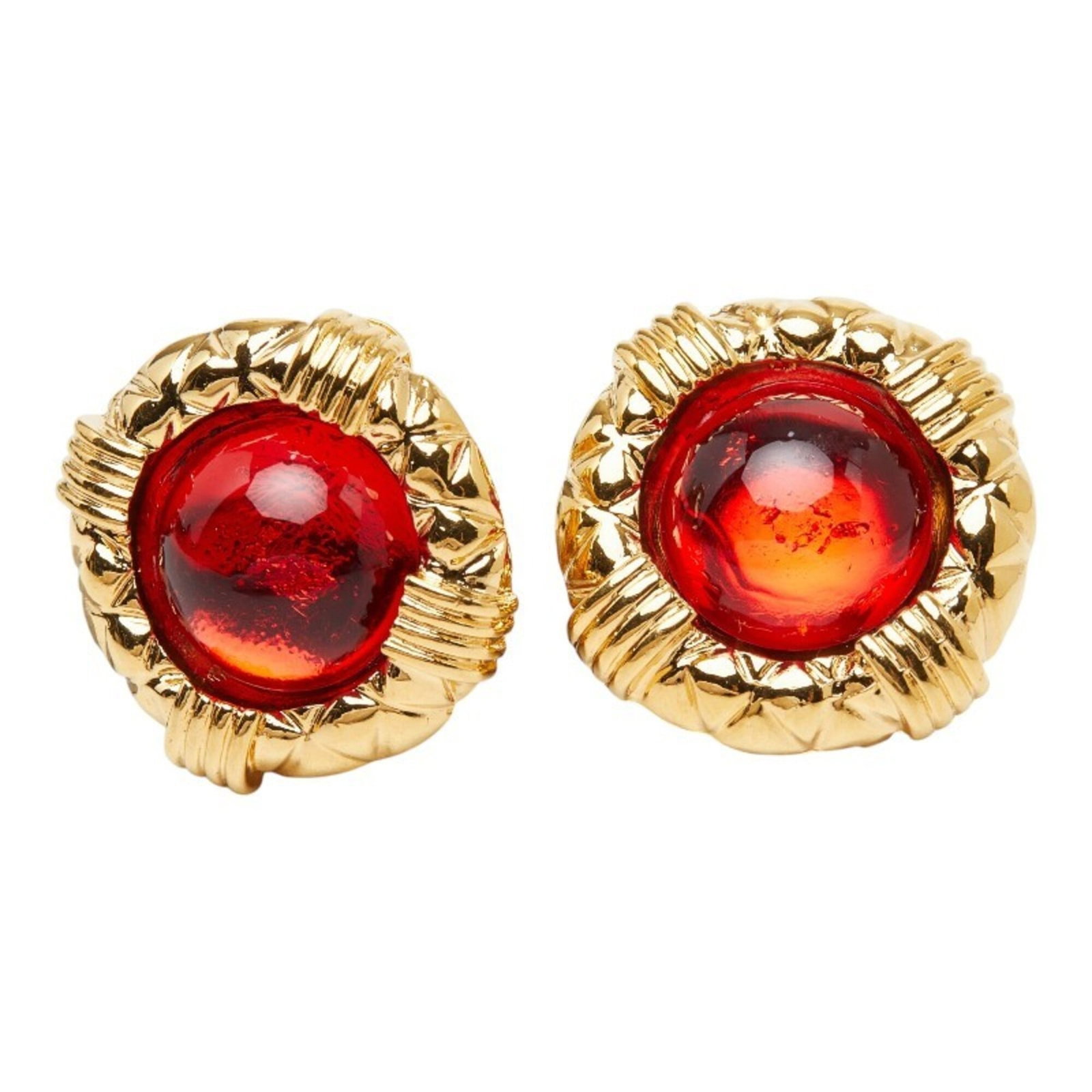 Chanel clip earrings: Chanel clip earrings Made from gold, these clip earrings are available in two color options. Measuring 24.40mm x 24.10mm, they have a size of HxWxD. The iconic Chanel brand is associated with these
