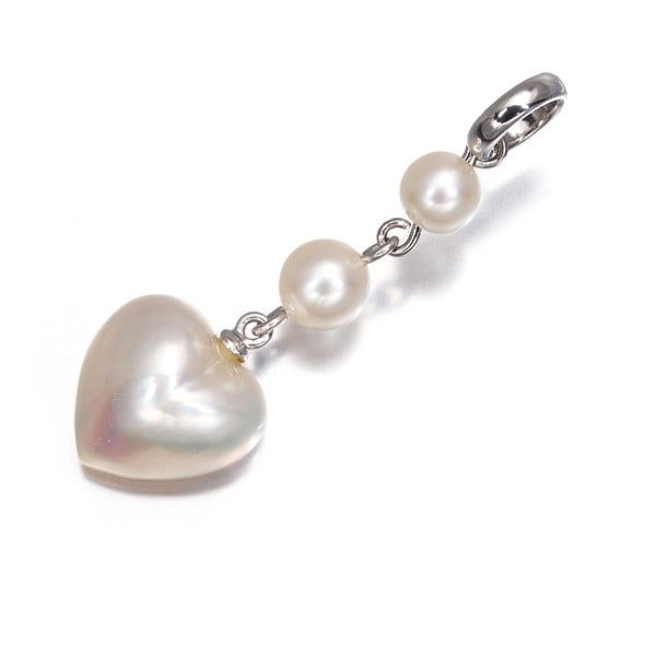 Tasaki Pendant Beby Akoya Pearl 4.5Mm/ 5.0Mm Mabe Pearl Heart 18K Wg: Tasaki Pendant Beby Akoya Pearl 4.5Mm/ 5.0Mm Mabe Pearl Heart 18K Wg 18k White Gold Pendant Features Akoya Pearl and Mabe Pearl Heart Design. This stunning piece showcases an approximately 4.5mm/5.0mm