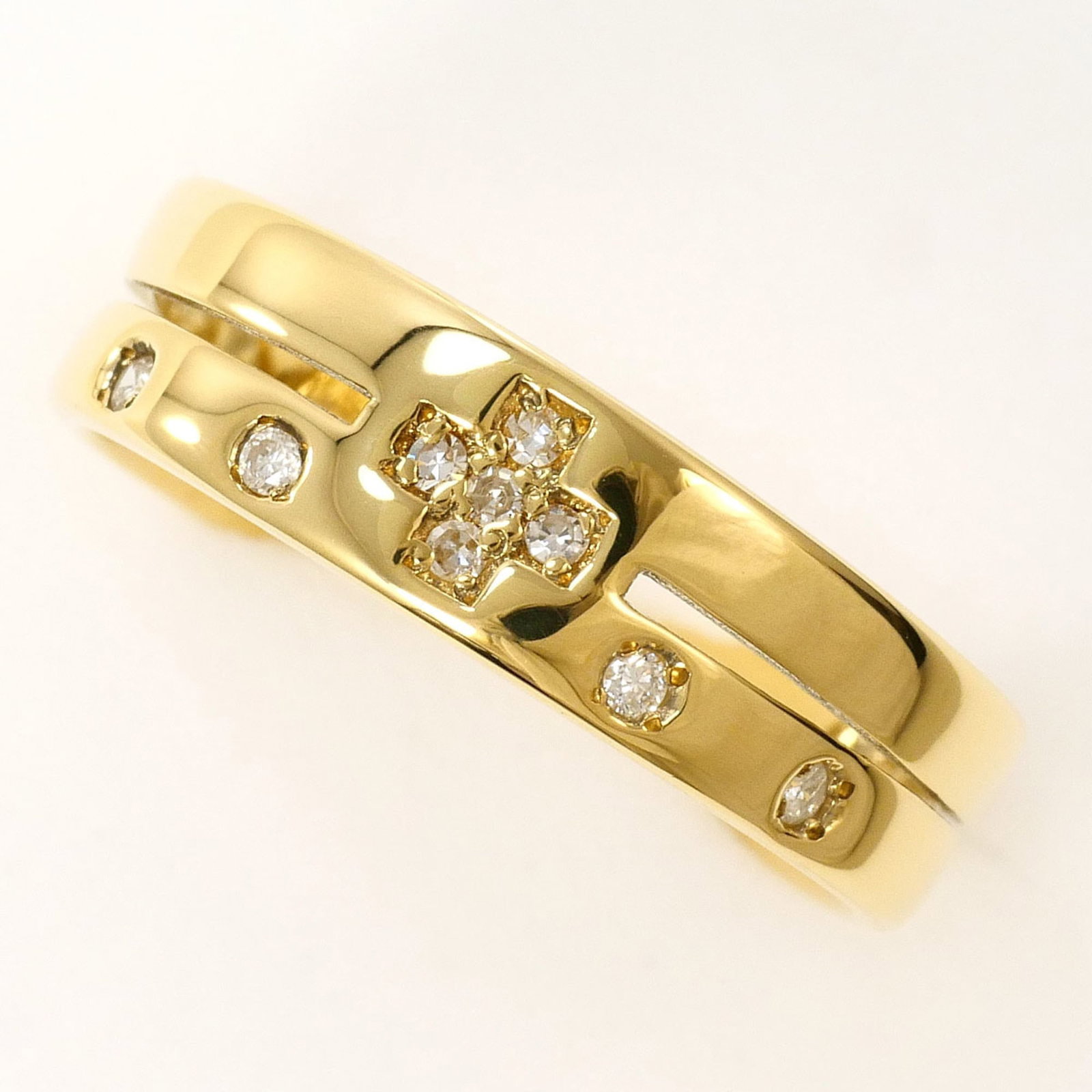 Yellow gold band ring unbranded: Yellow gold band ring unbranded Yellow gold band ring featuring 18K yellow gold construction and a diamond stone. This unbranded women's ring boasts a sleek design with a US size 6.5 fit, measuring