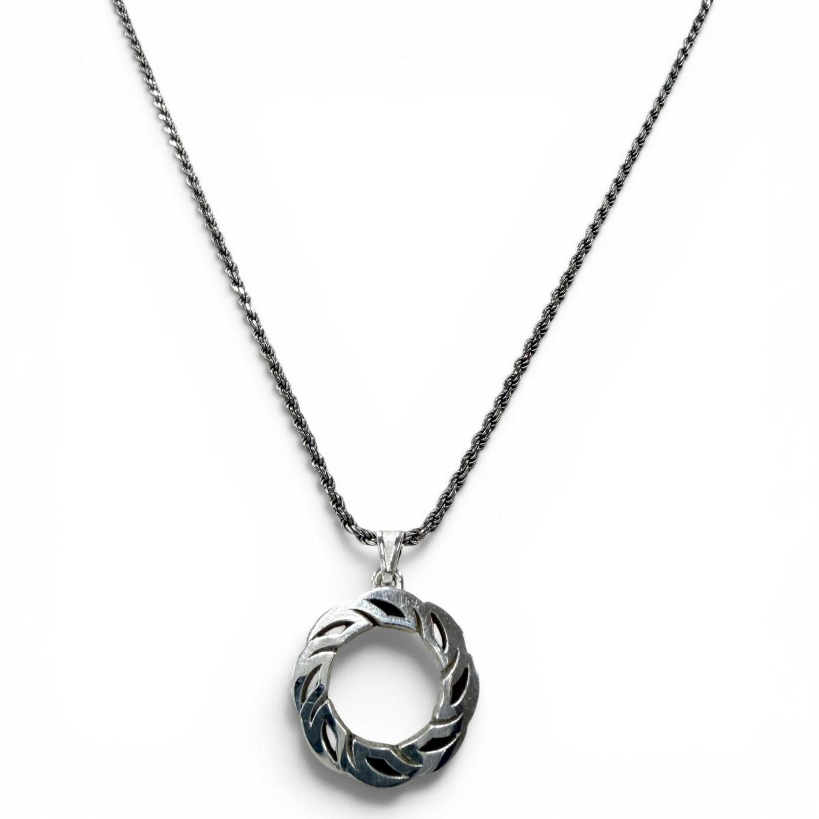 Bottega Veneta 708319 Tide Ag925 Chain Necklace Silver Made In Italy Weight 19.56G Men'S Comes With: Bottega Veneta 708319 Tide Ag925 Chain Necklace Silver Made In Italy Weight 19.56G Men'S Comes With Silver chain necklace from Bottega Veneta, made in Italy with a weight of 19.56G and featuring a 20m