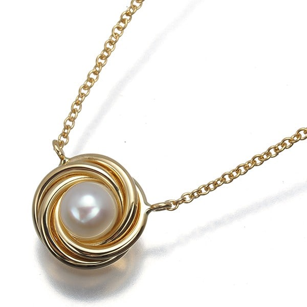 Yellow Gold Necklace Twist Circle Pearl 750 18K 5.2Mm: Yellow Gold Necklace Twist Circle Pearl 750 18K 5.2Mm Yellow Gold Necklace Twist Circle Pearl 750 18K 5.2Mm - A stunning 18k yellow gold necklace featuring a twist circle design with a cultured pearl 