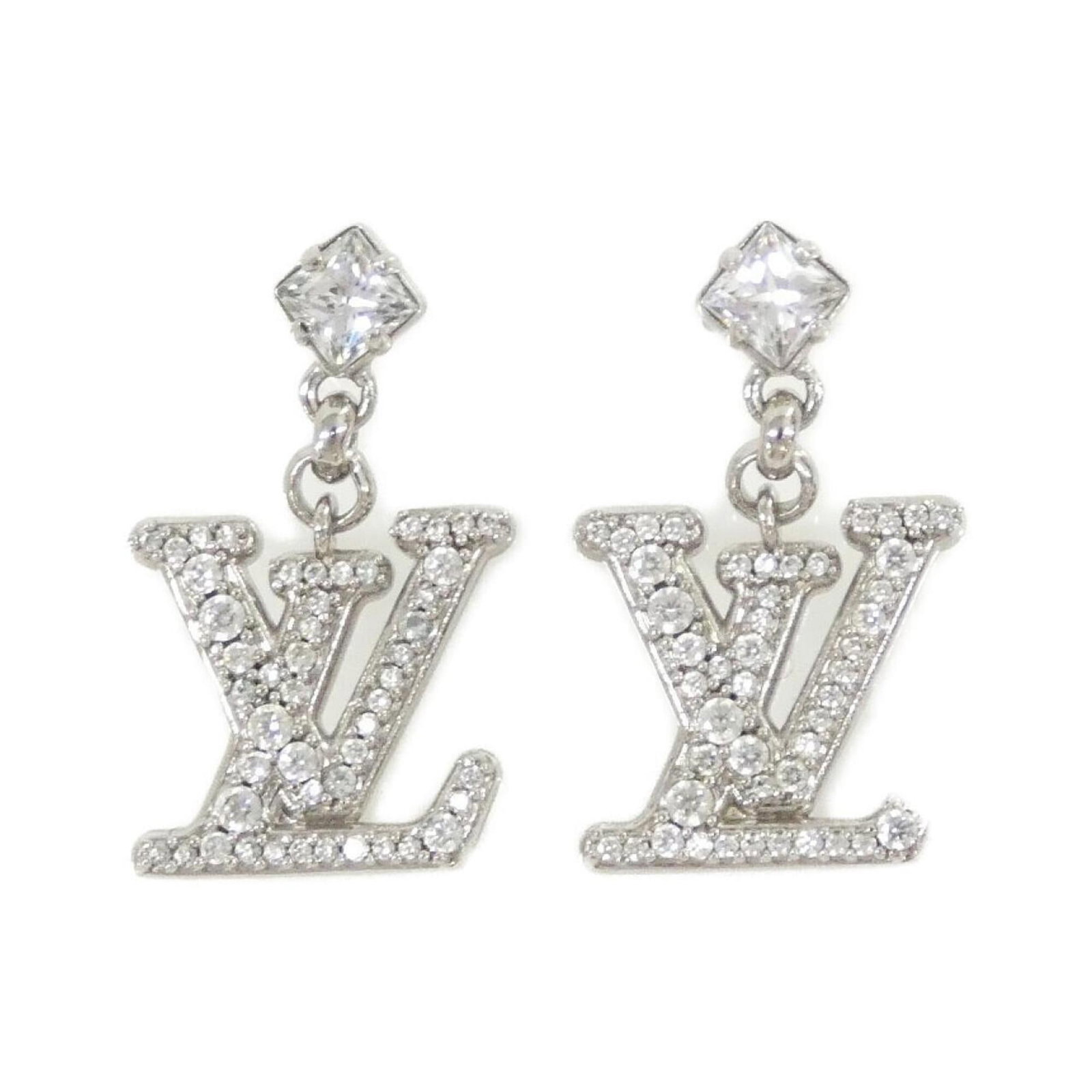 Louis Vuitton earrings: Louis Vuitton earrings Silver Louis Vuitton stud earrings, measuring 25.00mm x 14.00mm in size. These elegant earrings showcase the iconic Louis Vuitton design and are crafted from high-quality materi
