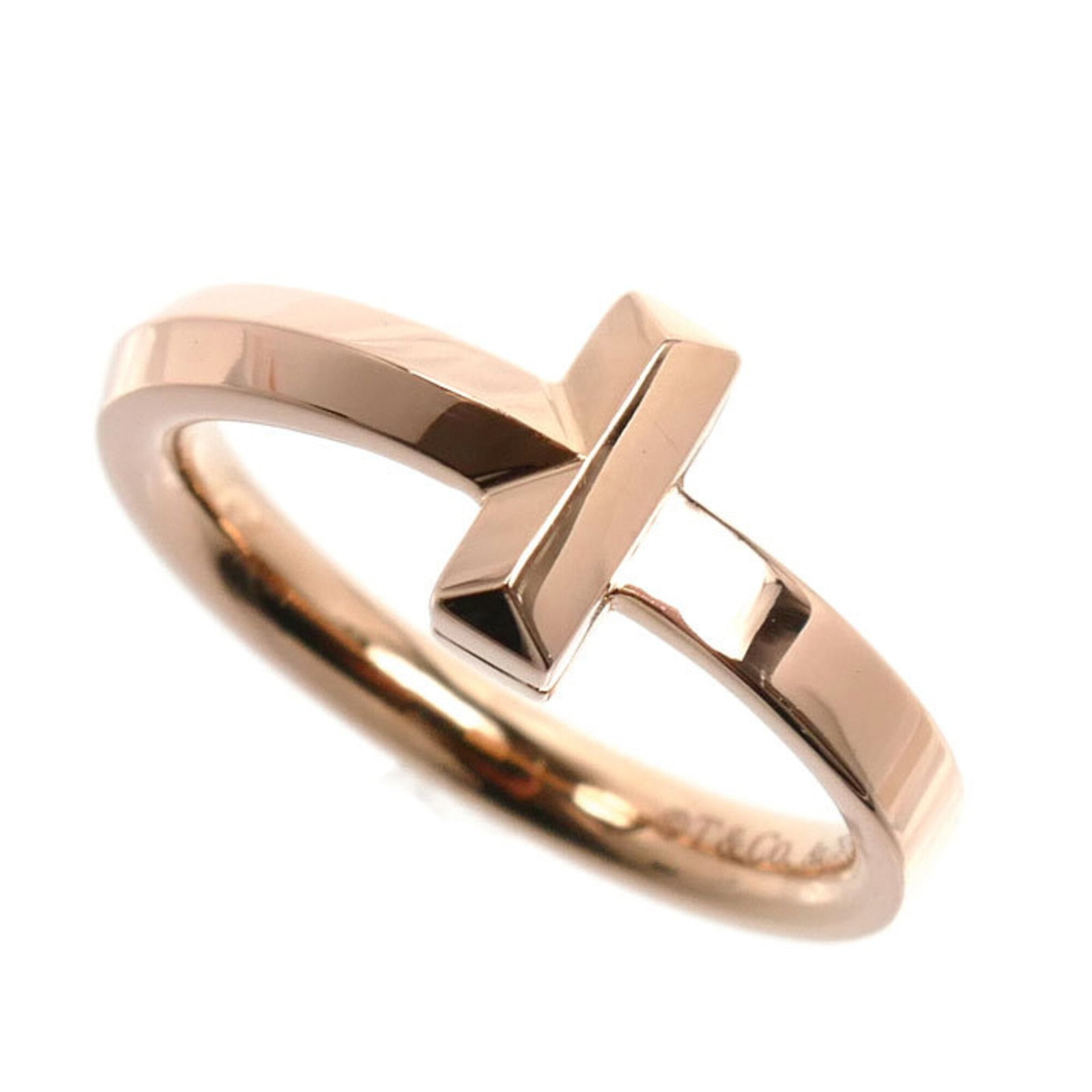 Tiffany Band Ring Pink Gold (18K): Tiffany Band Ring Pink Gold (18K) Tiffany Country's pink gold band ring boasts elegant sophistication with its 18K material and classic design. This women's ring features a timeless style that