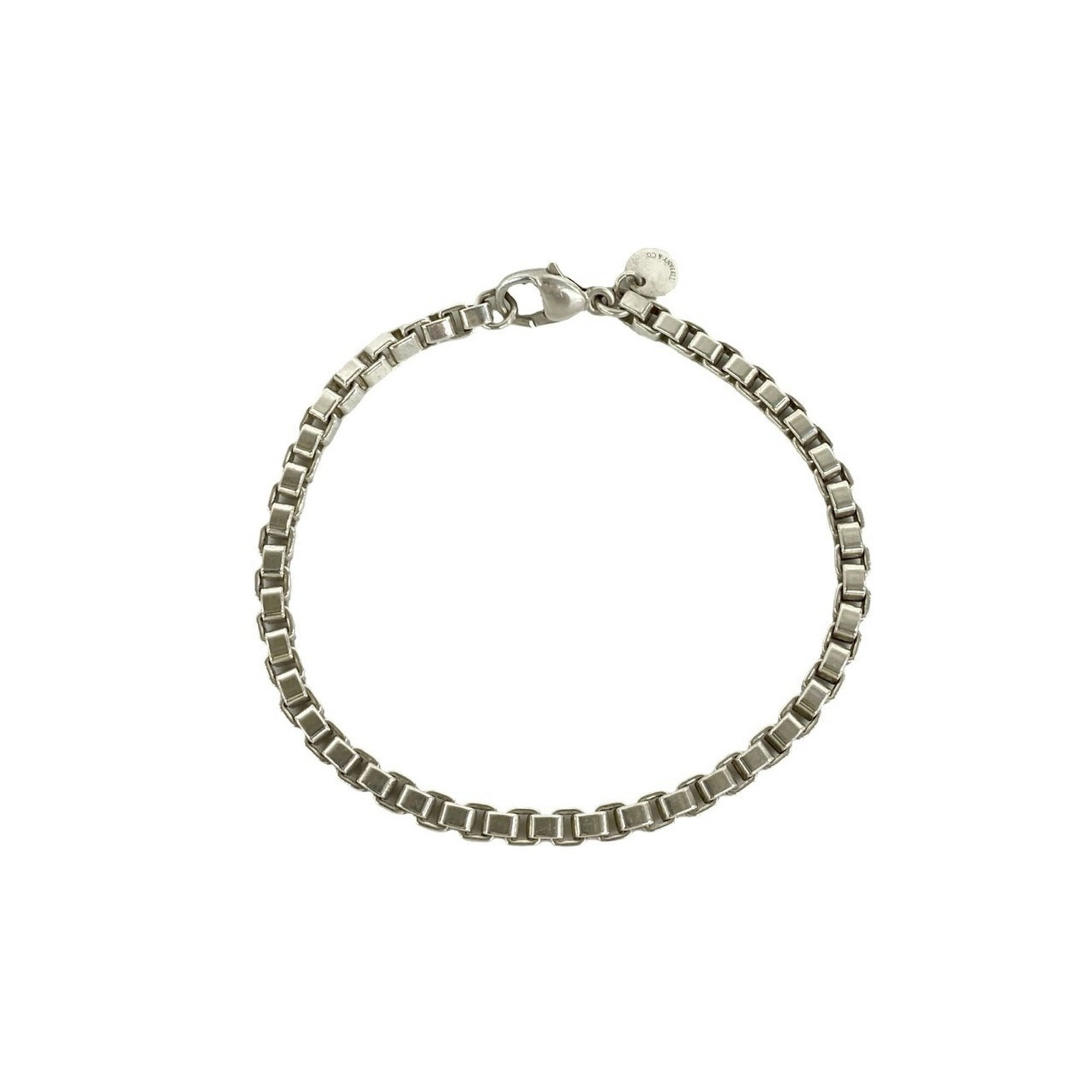 Charm bracelet silver 925: Charm bracelet silver 925 Silver 925 Charm Bracelet, a delicate and elegant accessory. This charm bracelet features a silver 925 material and measures 19.5cm in length. The intricate details of the de