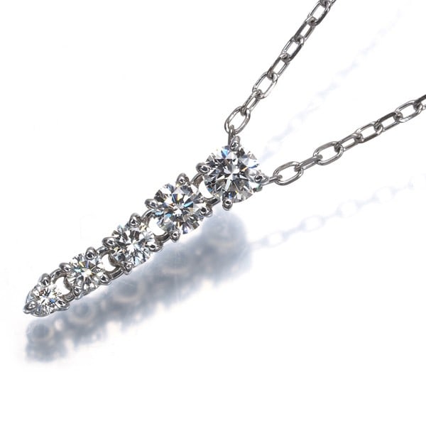 Mikimoto necklace diamond 0.37ct 5p 18k 750 white gold: Mikimoto necklace diamond 0.37ct 5p 18k 750 white gold 18k white gold pendant features a natural diamond, totaling 0.37ct in carat weight. The necklace boasts a classic design with a length of