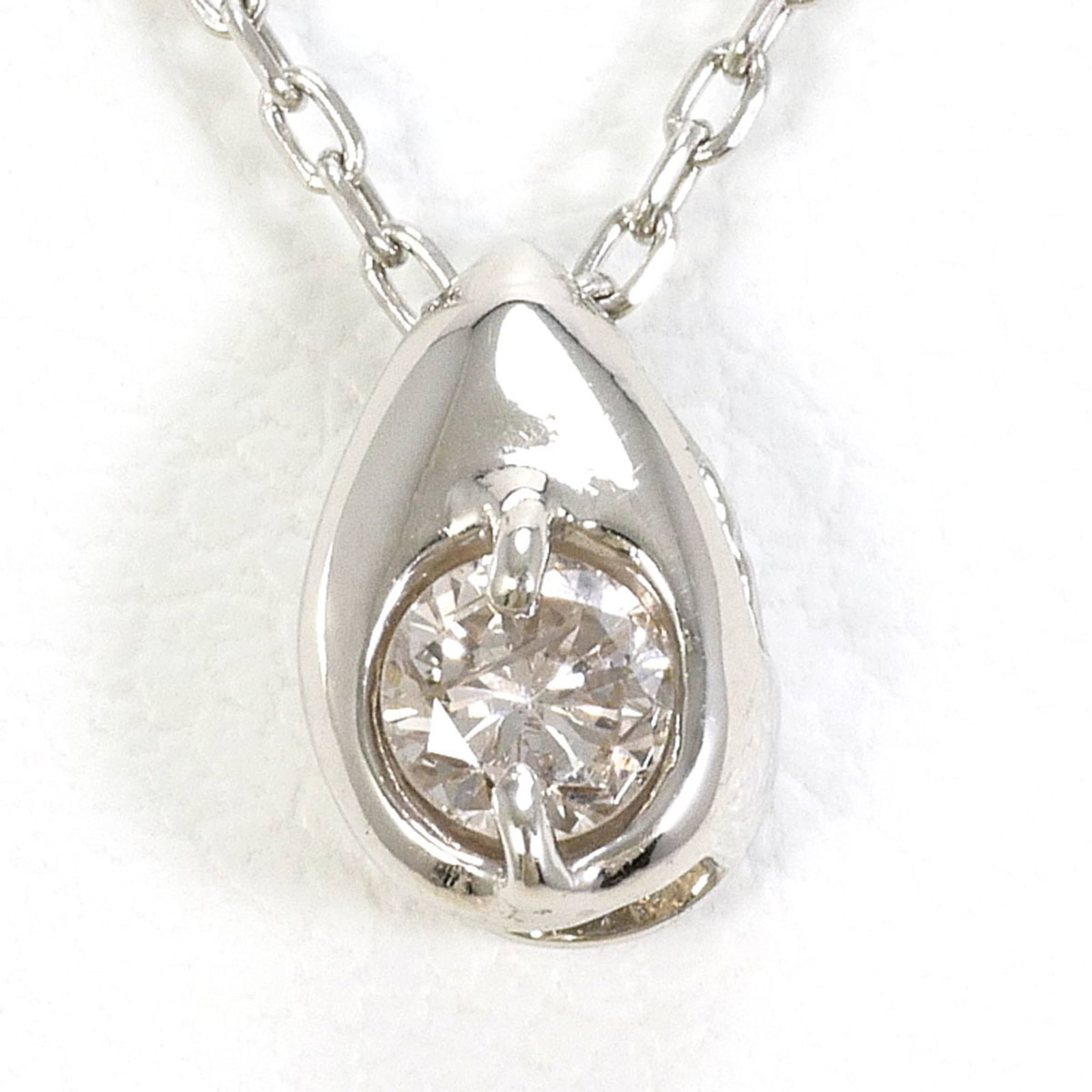 Pt1000 Platinum/ Pt850 Necklace With 0.10 Ct Diamond Total Weight 2.0G 45Cm Like New Condition.: Pt1000 Platinum/ Pt850 Necklace With 0.10 Ct Diamond Total Weight 2.0G 45Cm Like New Condition. Platinum/ Pt850 Necklace With 0.10 Ct Diamond Total Weight 2.0G 45Cm Like New Condition.This platinum