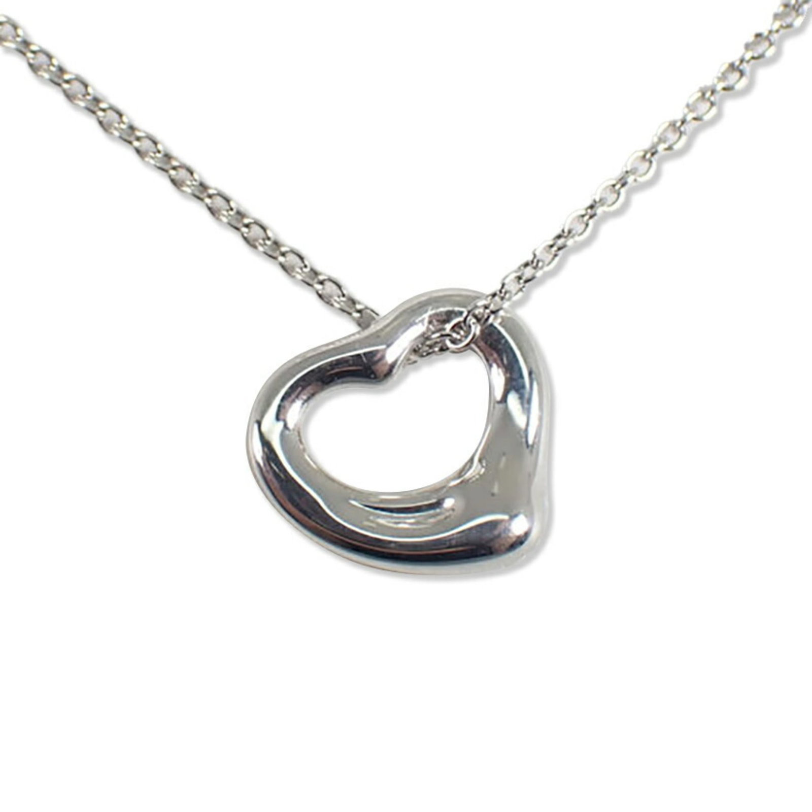 Co. Tiffany & 925 Necklace Pendant Heart: Co. Tiffany & 925 Necklace Pendant Heart Sterling silver pendant necklace with a heart-shaped design, bearing the Tiffany & Co. mark, crafted from high-quality materials and featuring a size of 9.9mm 