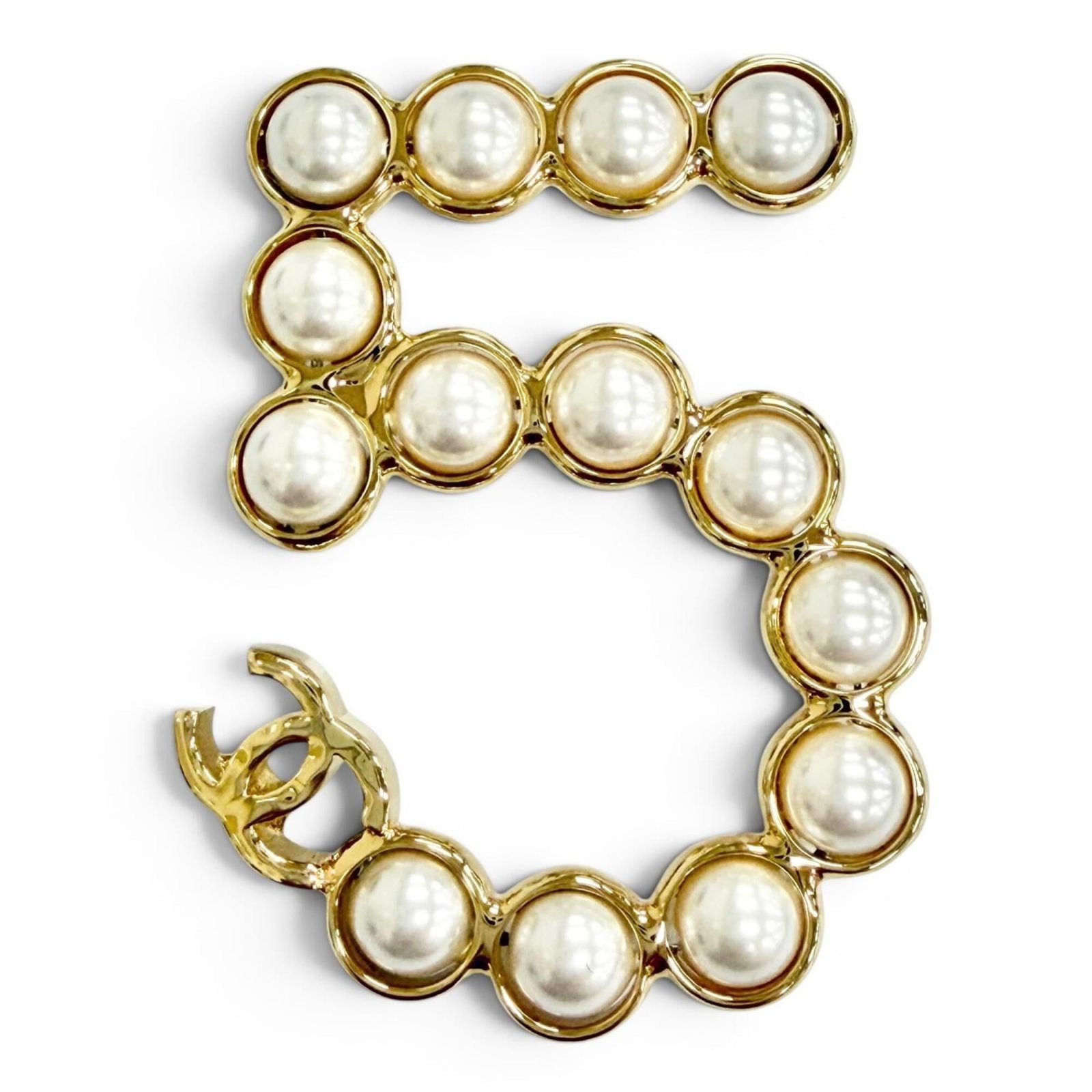 Chanel Brooch: Chanel Brooch This gold Chanel brooch boasts elegant dimensions, measuring 4.5cm x 3.6cm, and features a sophisticated design that showcases its Italian origin. With a notable size and refined details