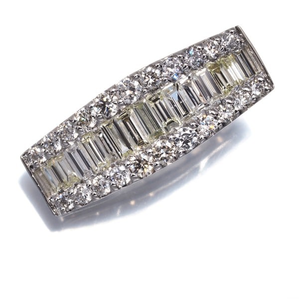 Diamond 1.00Ct Tapered-Cut Pendant 950 Platinum: Diamond 1.00Ct Tapered-Cut Pendant 950 Platinum The 1.00ct diamond pendant in platinum showcases a stunning tapered-cut design, with the natural beauty of the diamond at its center. Set in 950 platinu