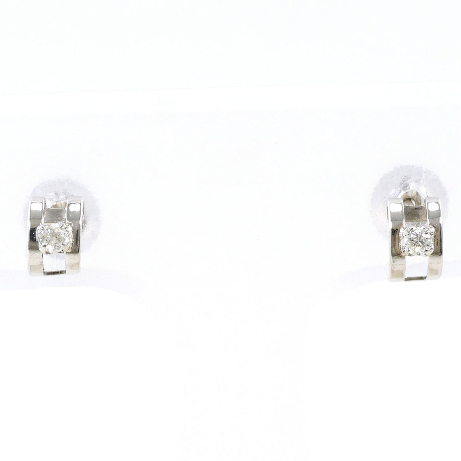Unbranded Stud Earrings Platinum 850: Unbranded Stud Earrings Platinum 850 Platinum 850 stud earrings feature a sleek, modern design with a diamond stone. Weighing in at 0.4g, these understated earrings showcase the luxurious feel of