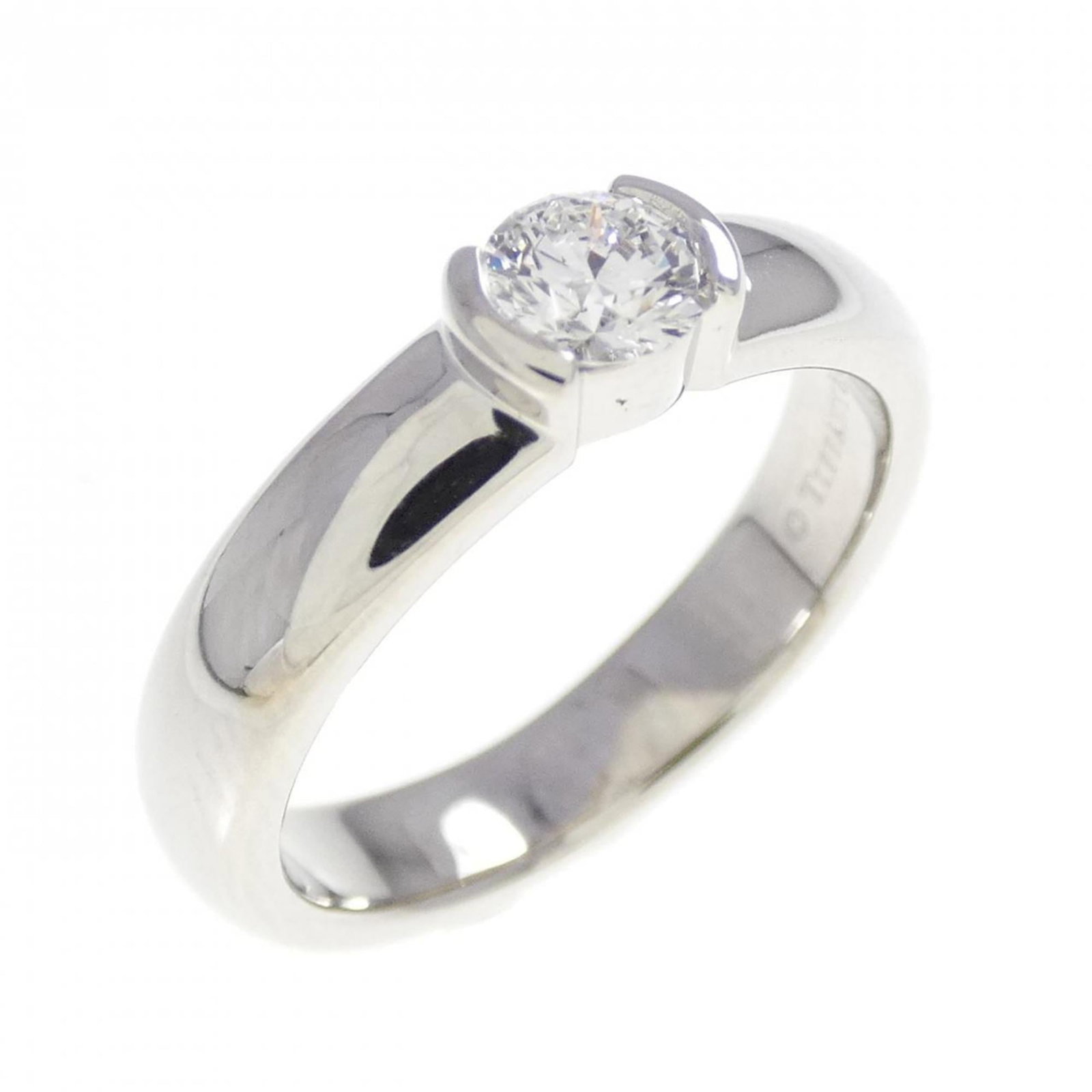 Ring platinum band 950 Tiffany: Ring platinum band 950 Tiffany Platinum band ring from Tiffany featuring a 0.24 carat diamond set in a high-quality platinum setting, bearing the Tiffany hallmark. This elegant ring boasts a classic d