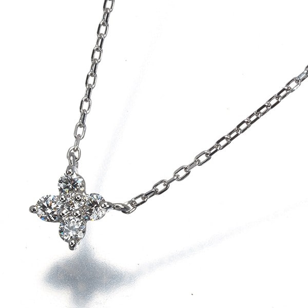 Vendome Necklace Diamond 0.10Ct Callora Flower 950 850 Platinum: Vendome Necklace Diamond 0.10Ct Callora Flower 950 850 Platinum Vendome's Callora Flower pendant showcases a delicate 0.10ct diamond, set in 950/850 platinum for a luxurious touch. The necklace featur