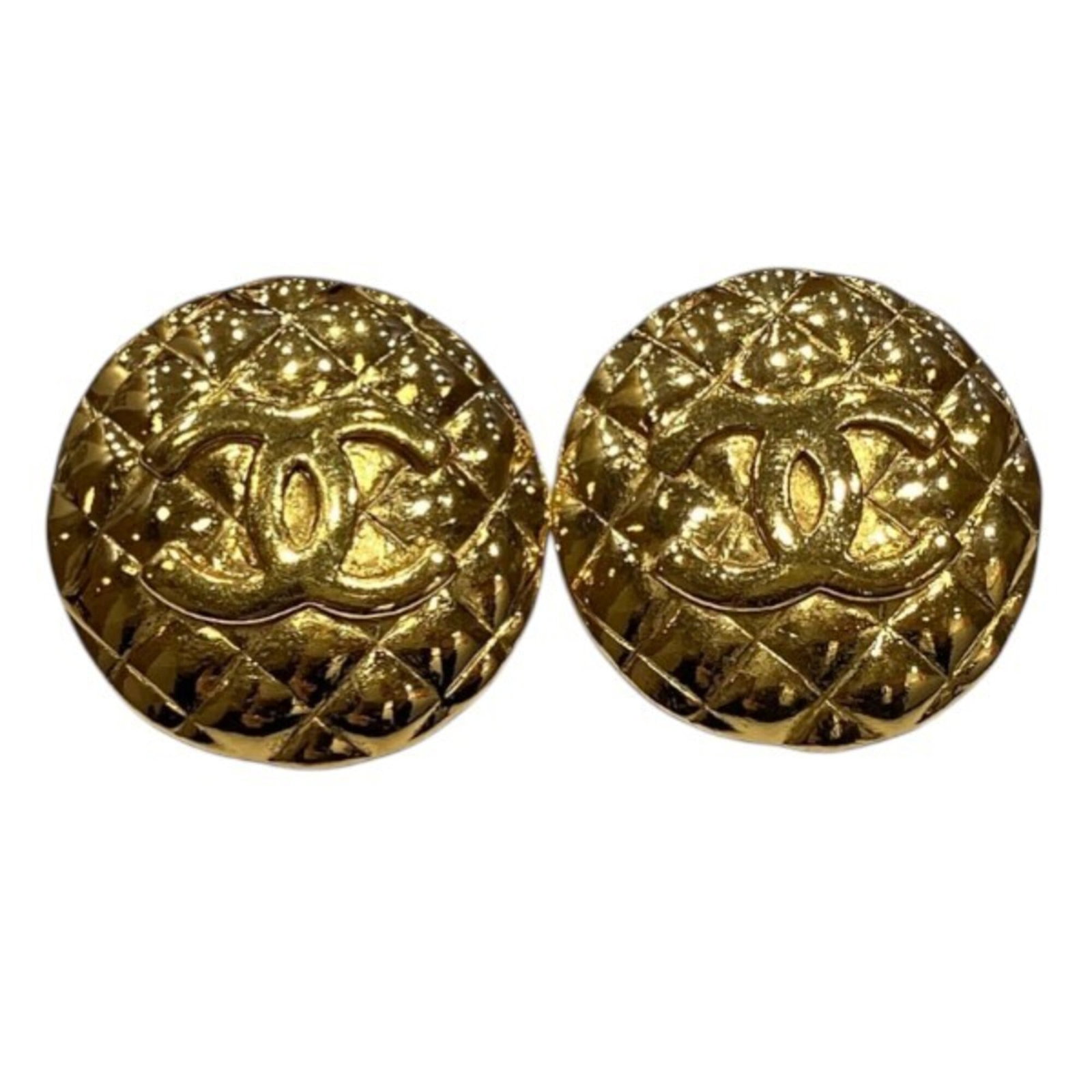 Chanel Clip Earrings Metal: Chanel Clip Earrings Metal Clip earrings in gold metal, designed by the iconic French fashion brand Chanel. Measuring 35mm x 35mm, these sleek and modern earrings are a stylish accessory for any woman