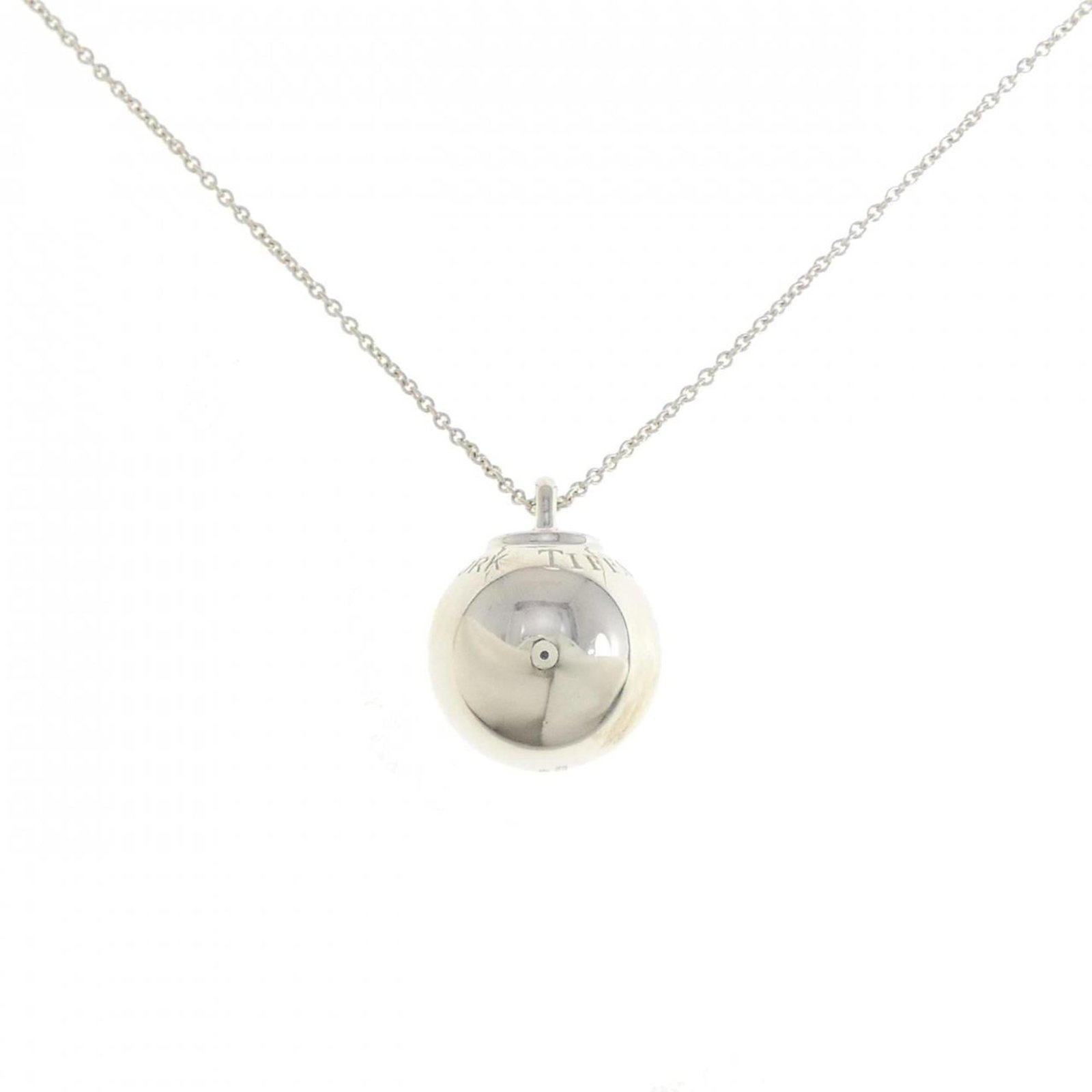 Tiffany ball necklace: Tiffany ball necklace Tiffany ball necklace in silver 925, featuring a pendant with dimensions 23.9mm x 18.7mm and a neck circumference range of 71 cm - 81 cm. This elegant necklace showcases the icon