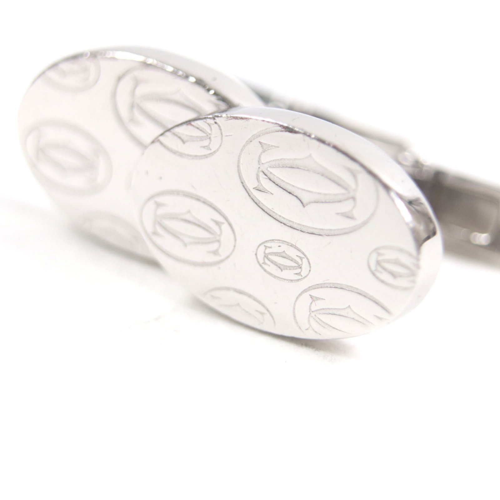 Cartier stud button silver 925: Cartier stud button silver 925 Cartier stud button silver 925 features a sleek design with a size of 20.00mm x 13.00mm and weighs 16.83g, making it a notable accessory item. The item comes with a dust