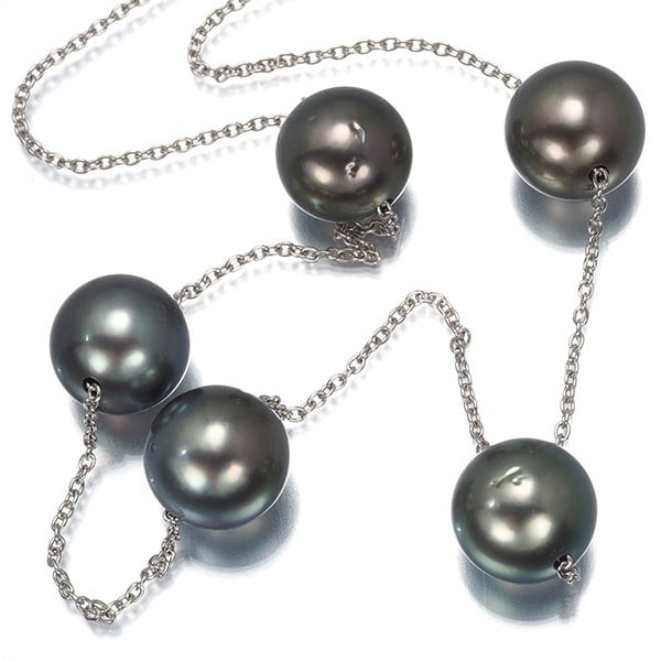 Tasaki Necklace South Sea Pearl 9.1-9.5Mm Station 18K 750 White Gold: Tasaki Necklace South Sea Pearl 9.1-9.5Mm Station 18K 750 White Gold Tasaki's 18k white gold station necklace showcases a stunning South Sea pearl, measuring approximately 9.1-9.5mm in diameter. The