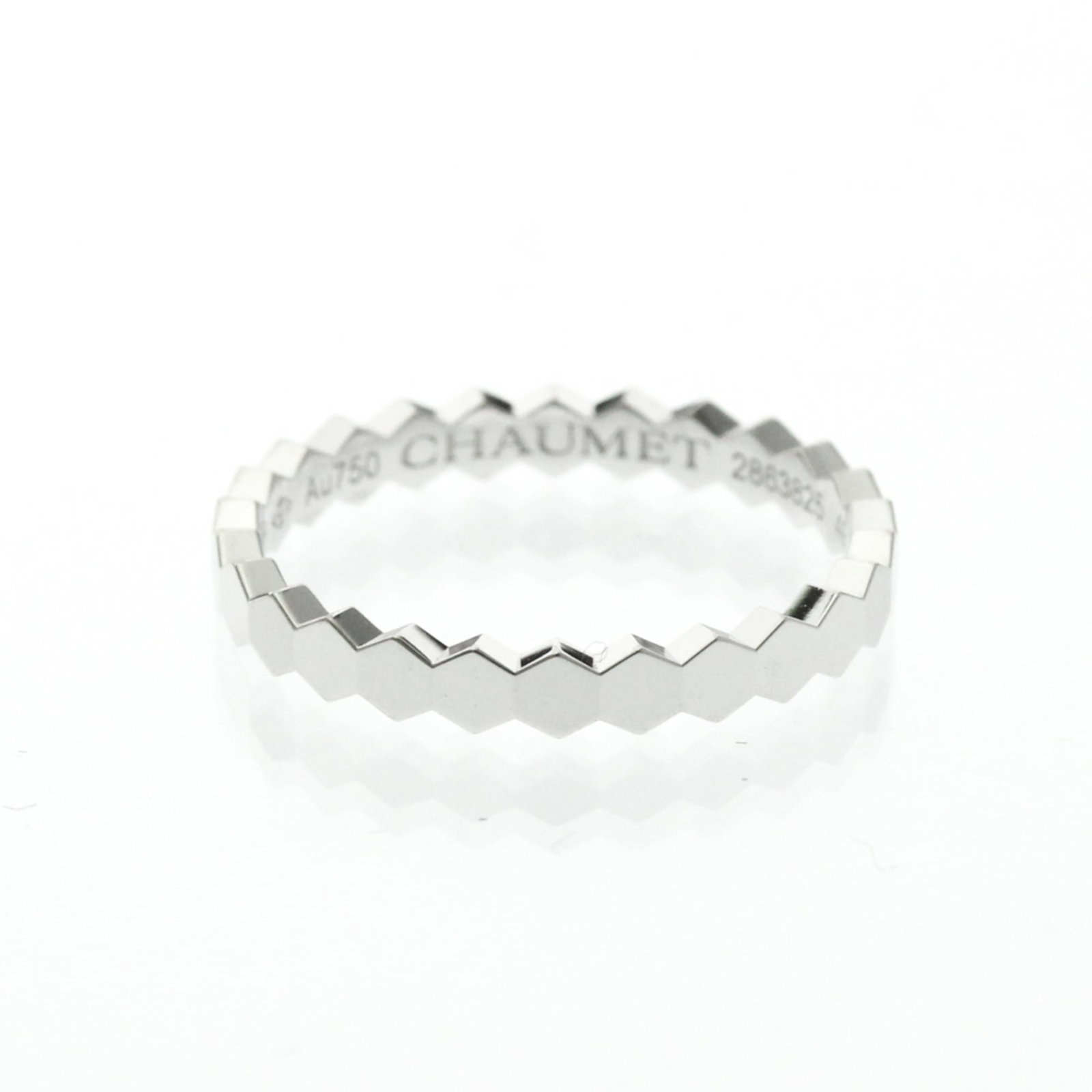 Chaumet Band Ring White Gold (18K): Chaumet Band Ring White Gold (18K) Chaumet's Be My Love Honeycomb Ring is a stunning band ring featuring white gold (18K) construction. This elegant piece boasts a honeycomb pattern, adding visual