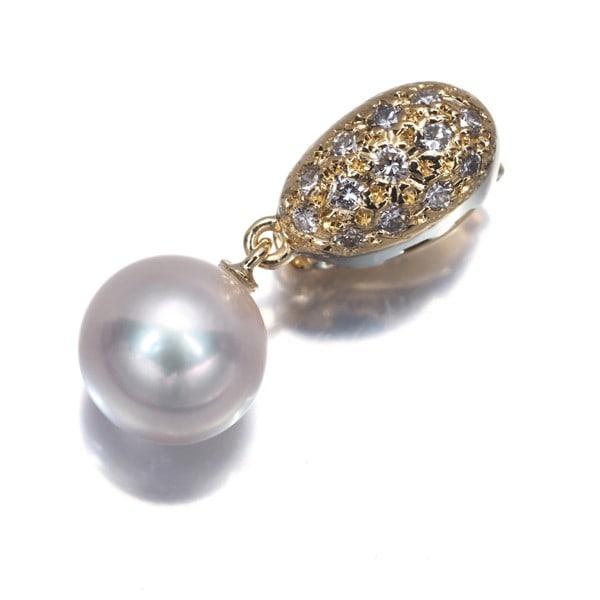 Mikimoto Pendant Akoya Pearl 7.7Mm Diamond 0.15Ct Solitaire 18K Yg: Mikimoto Pendant Akoya Pearl 7.7Mm Diamond 0.15Ct Solitaire 18K Yg Yellow Gold Mikimoto Pendant with Akoya Pearl and Diamond. This 18k yellow gold pendant showcases a high-quality Akoya pearl measurin