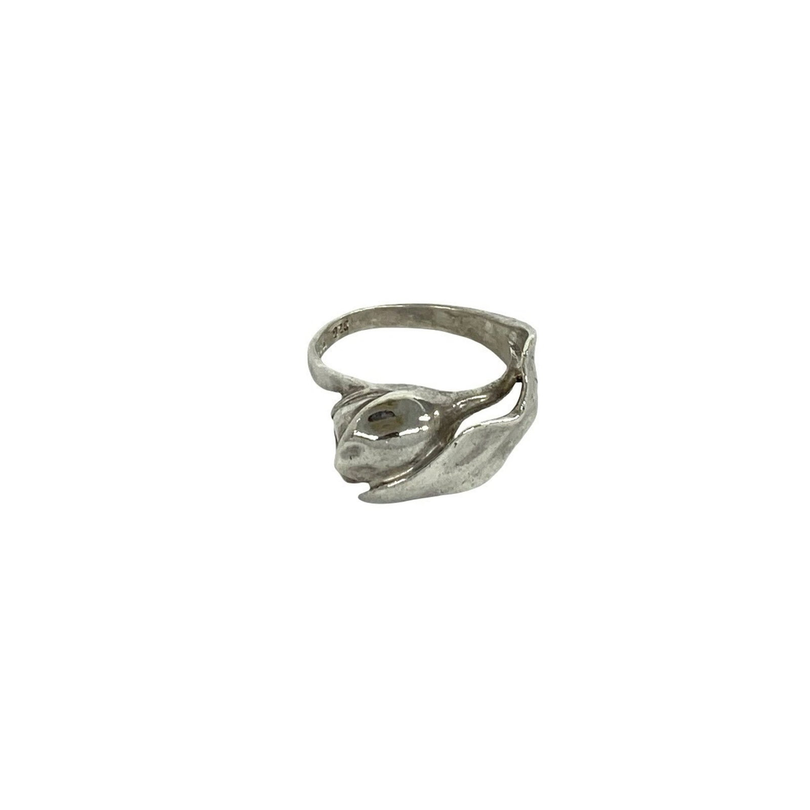 Silver Ring Band Tiffany: Silver Ring Band Tiffany Silver Ring Band Tiffany, a sleek and modern band ring in sterling silver (925), available in US size 3.5, adds a touch of understated elegance to any outfit. This simple yet 