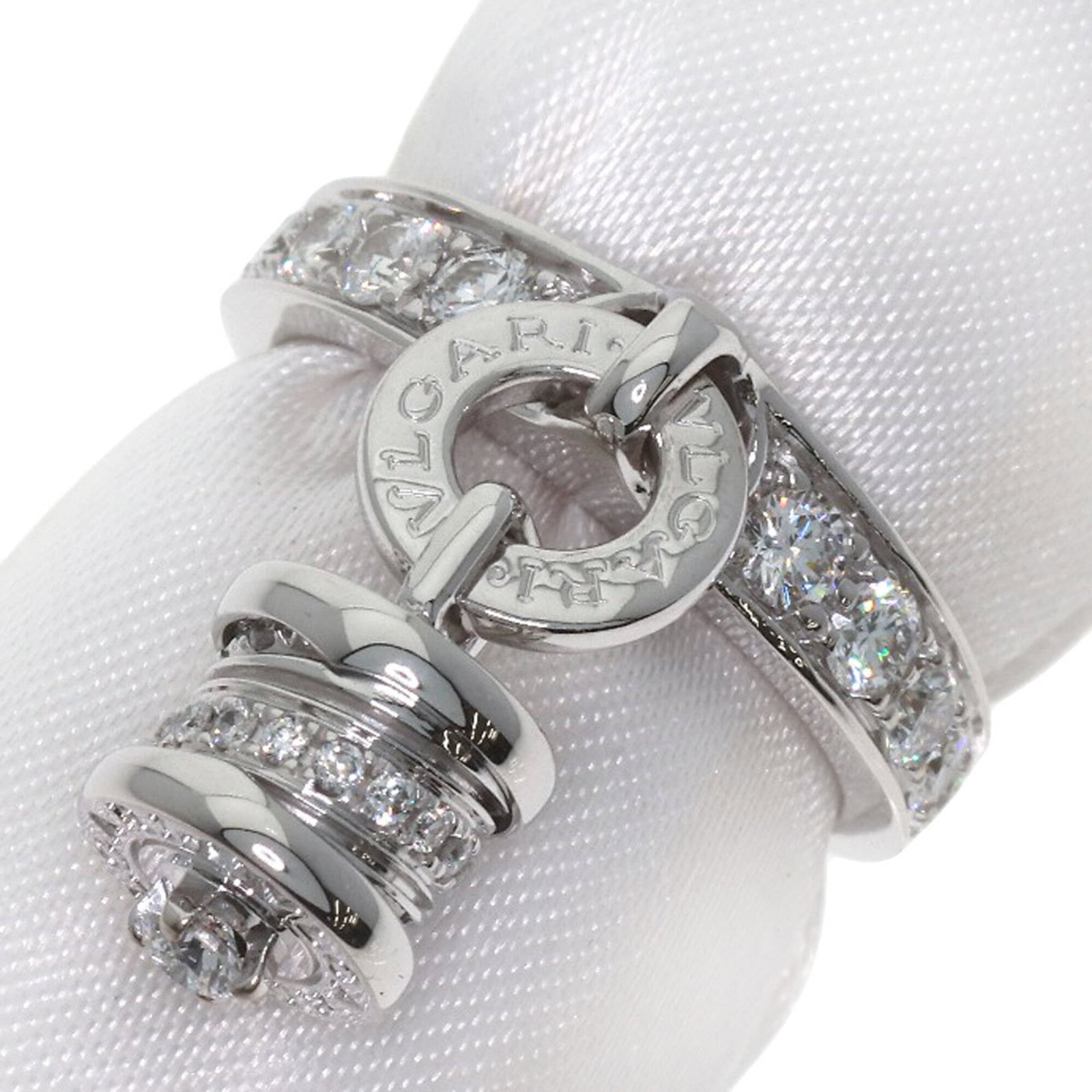 Bvlgari Band Ring White Gold (18K): Bvlgari Band Ring White Gold (18K) Bvlgari Band Ring White Gold (18K) - A sleek and sophisticated band ring featuring white gold (18K) construction, perfect for adding a touch of luxury to any outfit.