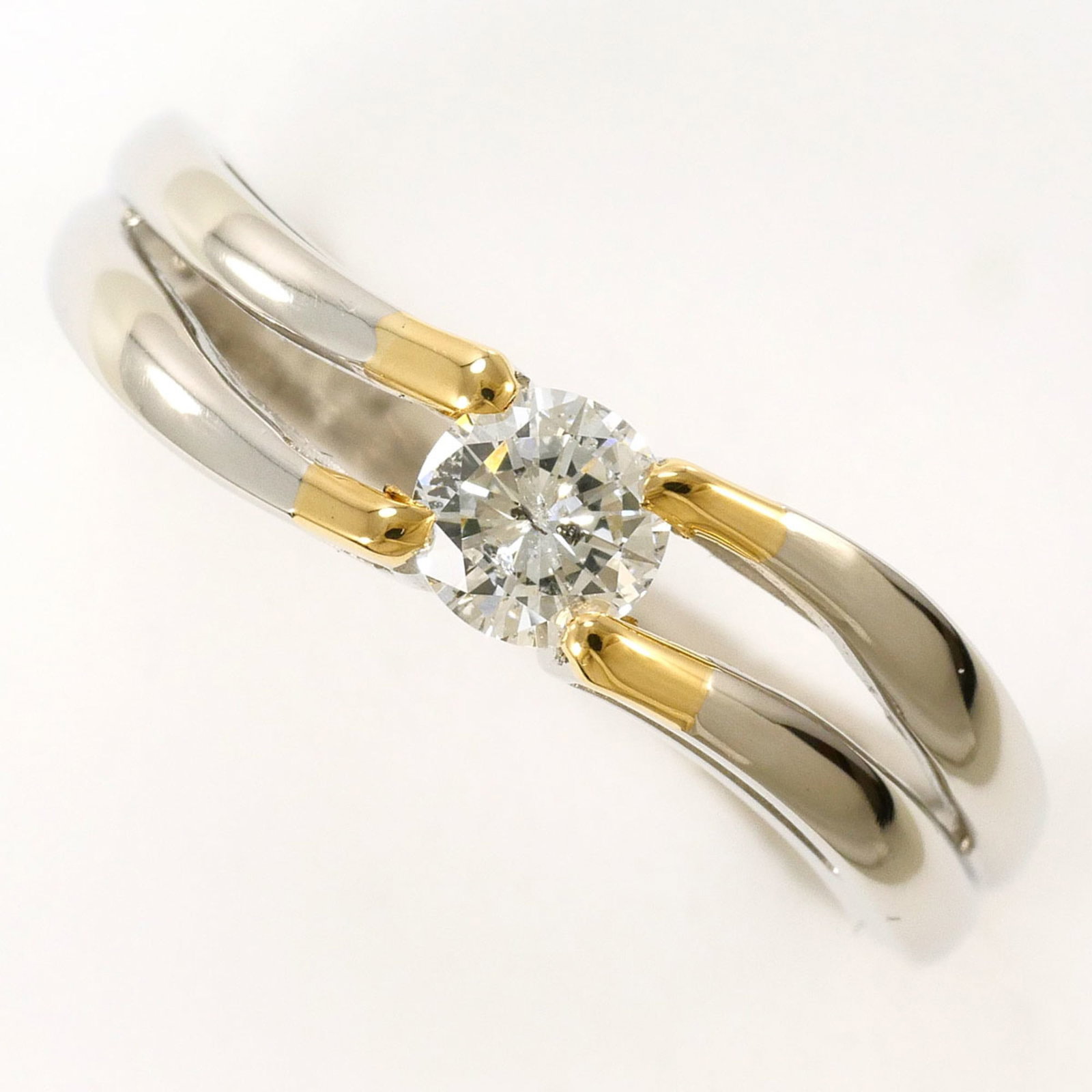 Unbranded Band Ring Platinum 900 Yellow Gold (18K): Unbranded Band Ring Platinum 900 Yellow Gold (18K) Platinum 900 Yellow Gold band ring with a 0.31ct diamond, crafted from high-quality 18K gold and platinum for a luxurious look and feel. This elegant