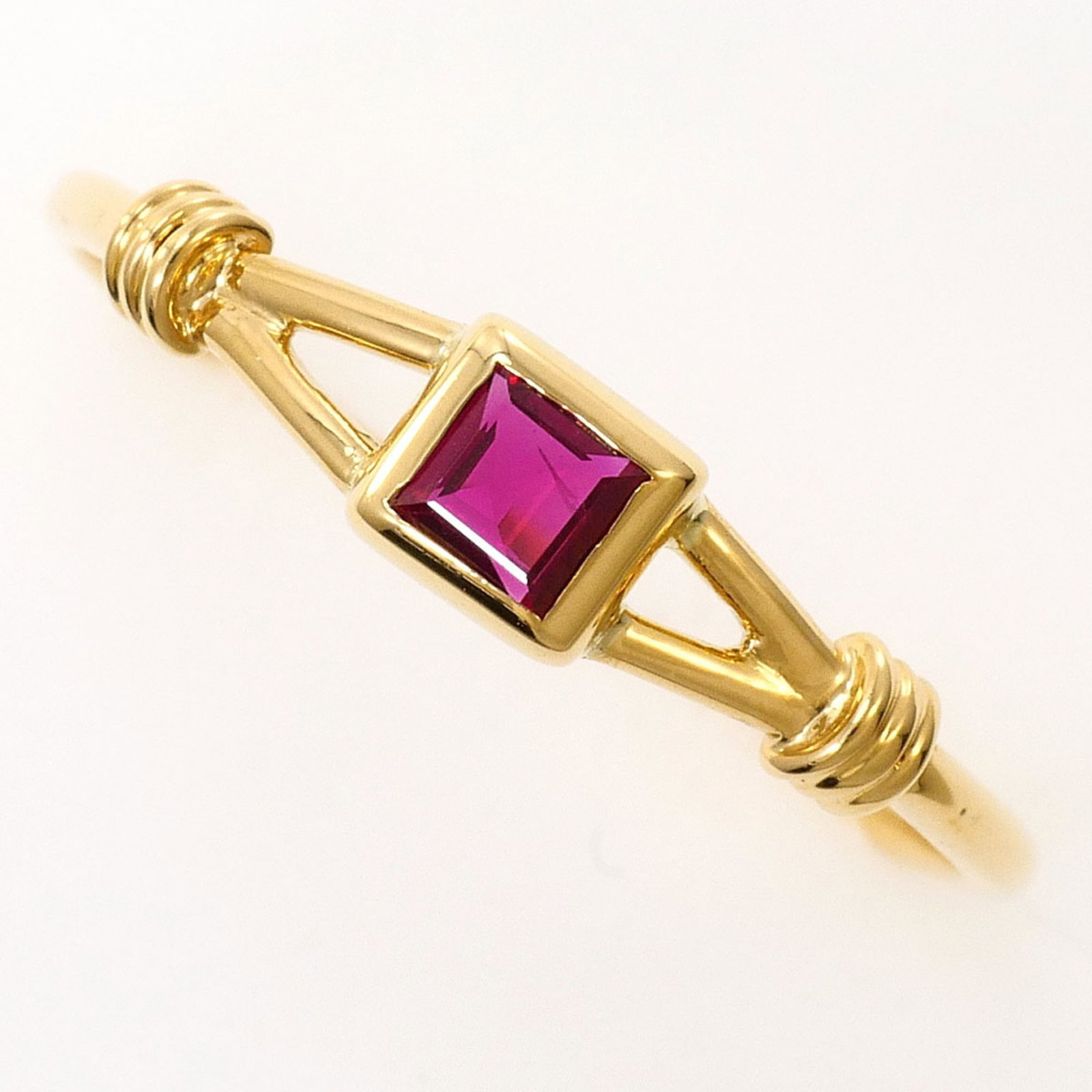 Yellow gold band ring unbranded: Yellow gold band ring unbranded Yellow gold band ring with a sleek 4mm width, perfect for adding a touch of elegance to your everyday look. Made from 18K yellow gold, this unbranded band features a