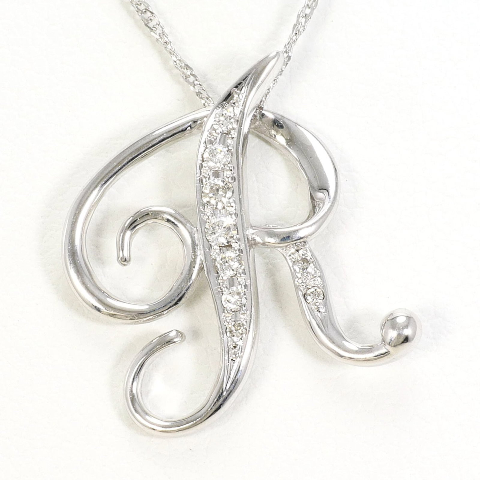 18K (18-Karat White Gold) Wg (White Necklace With 0.079Ct Diamond Total Weight 2.4G 41Cm Length.: 18K (18-Karat White Gold) Wg (White Necklace With 0.079Ct Diamond Total Weight 2.4G 41Cm Length. 18K white gold necklace boasts a total weight of 0.079 carats in diamonds, adding a touch of elegance t