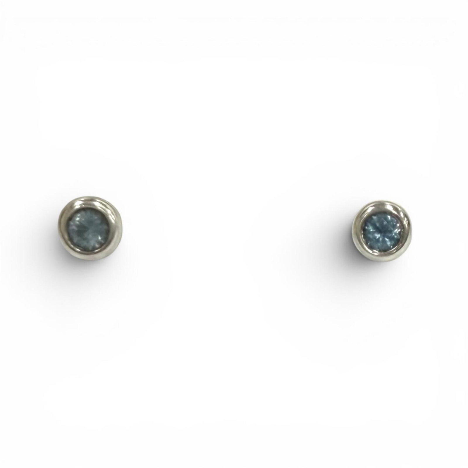 Silver Stud Earrings Tiffany: Silver Stud Earrings Tiffany Silver Stud Earrings Tiffany, featuring blue and silver aquamarine stones. Made from high-quality sterling silver (925), these stud earrings showcase a classic design