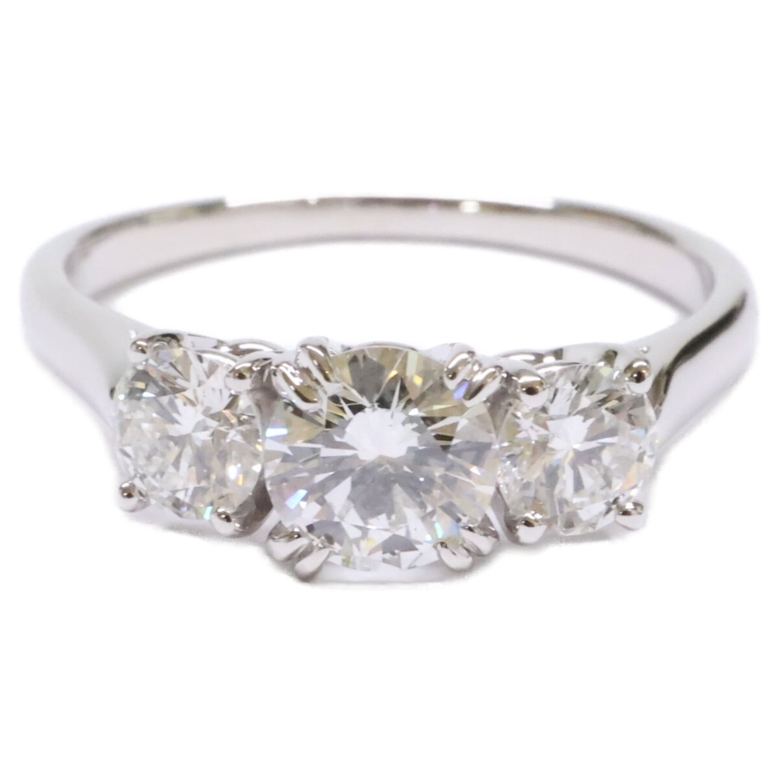 Harry Winston Band Ring Platinum 950: Harry Winston Band Ring Platinum 950 Platinum 950 band ring from Harry Winston, featuring a diamond stone and US size 6. This elegant piece showcases the luxury of platinum craftsmanship, with a subtl