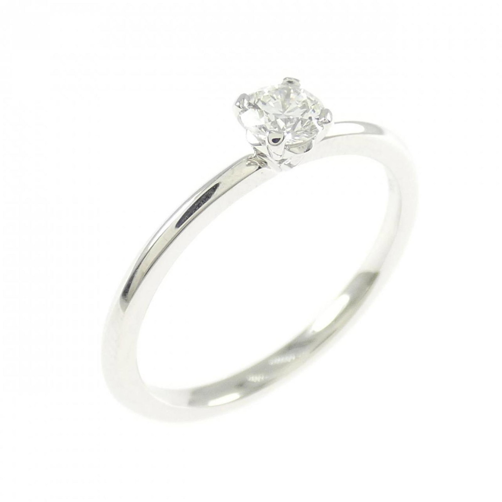 Ring platinum band 950 Tiffany: Ring platinum band 950 Tiffany Platinum band from Tiffany featuring a 0.20ct diamond, graded I in color and VS1 in clarity, set within a 950 platinum ring. This women's band boasts a sleek design with