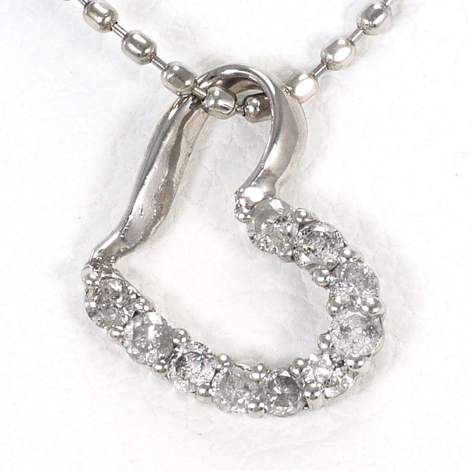 White Gold Necklace 10K Total Weight 40cm 0.1ct Diamond Wg 1.0G Like New: White Gold Necklace 10K Total Weight 40cm 0.1ct Diamond Wg 1.0G Like New White gold necklace boasts an impressive total weight of 40cm, adorned with a 0.1ct diamond, and features a pendant measuring