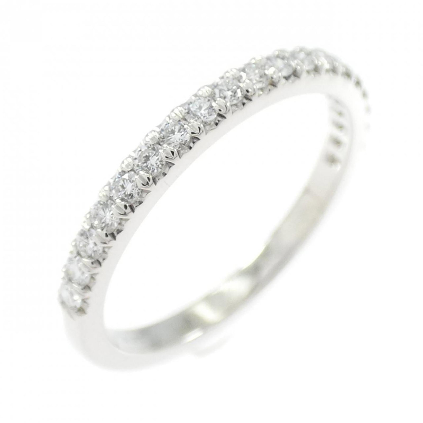 Ring platinum band 950 Tiffany: Ring platinum band 950 Tiffany Platinum band ring from Tiffany featuring a diamond stone, available in US size 4.5 and made from 950 platinum metal for durability and shine. The ring's sleek design ma