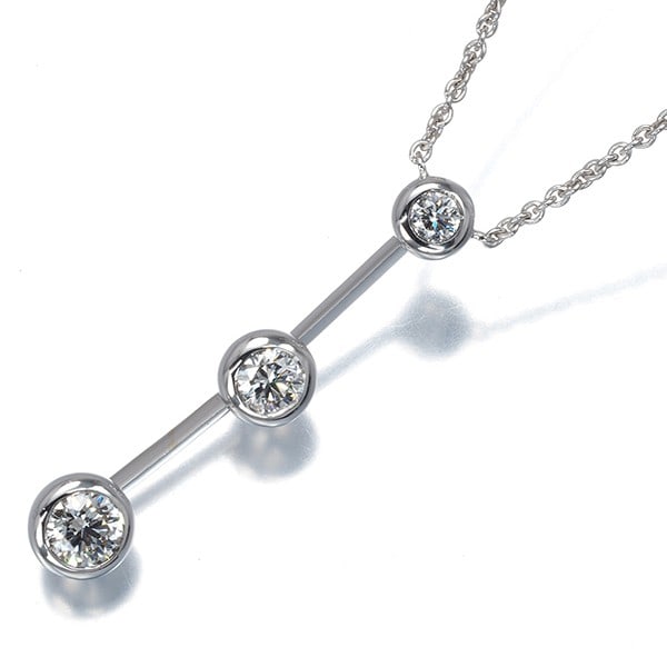 De Beers Necklace Diamond Trilogy 18K 750 White Gold: De Beers Necklace Diamond Trilogy 18K 750 White Gold 18k White Gold De Beers Necklace Diamond Pendant. This elegant necklace features a stunning diamond pendant, weighing approximately 0.5-0.6ct, set 
